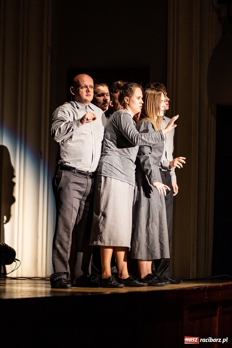 Zdjęcie w galerii na portalu naszraciborz.pl: Spektakl Jo był ukradziony na deskach sceny RCK [FOTO] wiadomości z regionu