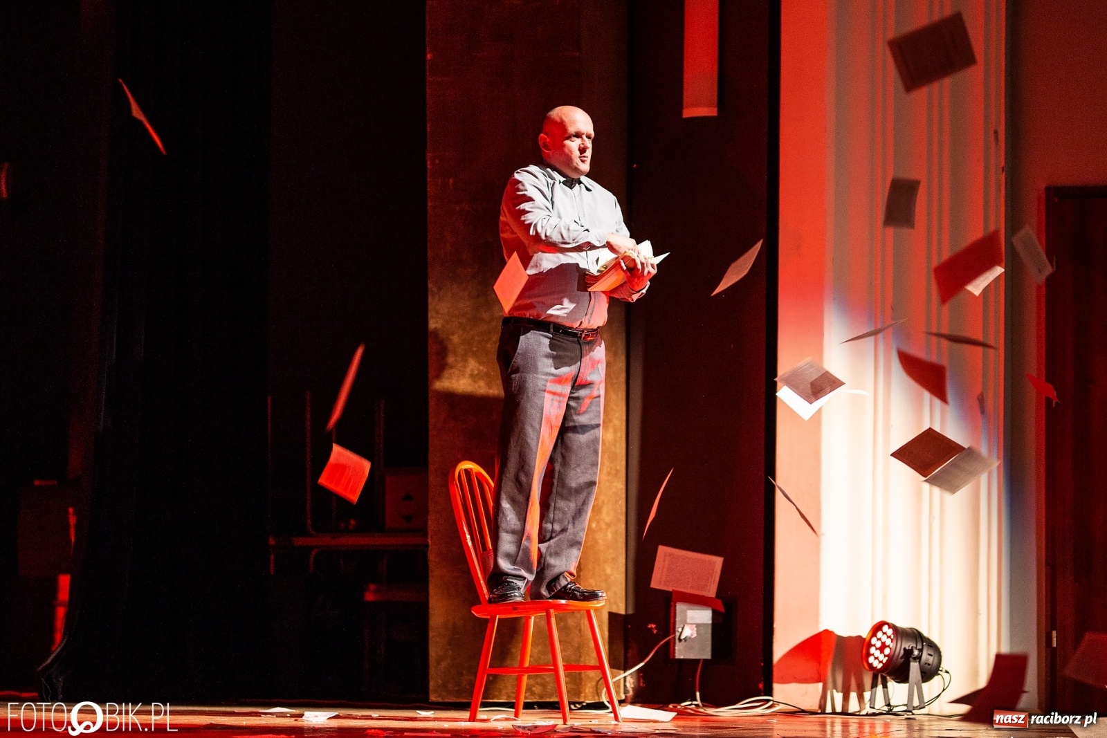 Zdjęcie w galerii na portalu naszraciborz.pl: Spektakl Jo był ukradziony na deskach sceny RCK [FOTO] wiadomości z regionu