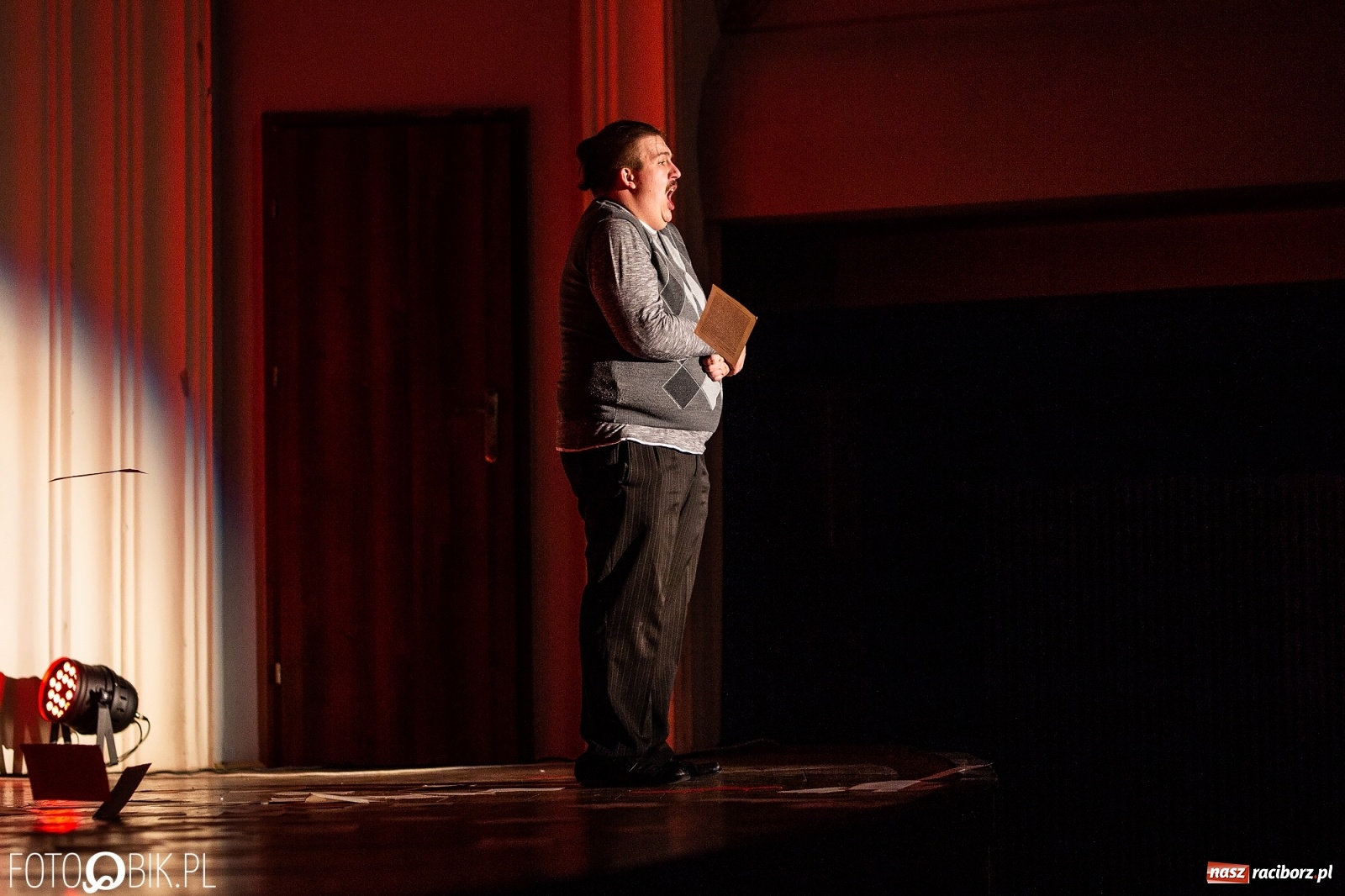 Zdjęcie w galerii na portalu naszraciborz.pl: Spektakl Jo był ukradziony na deskach sceny RCK [FOTO] wiadomości z regionu