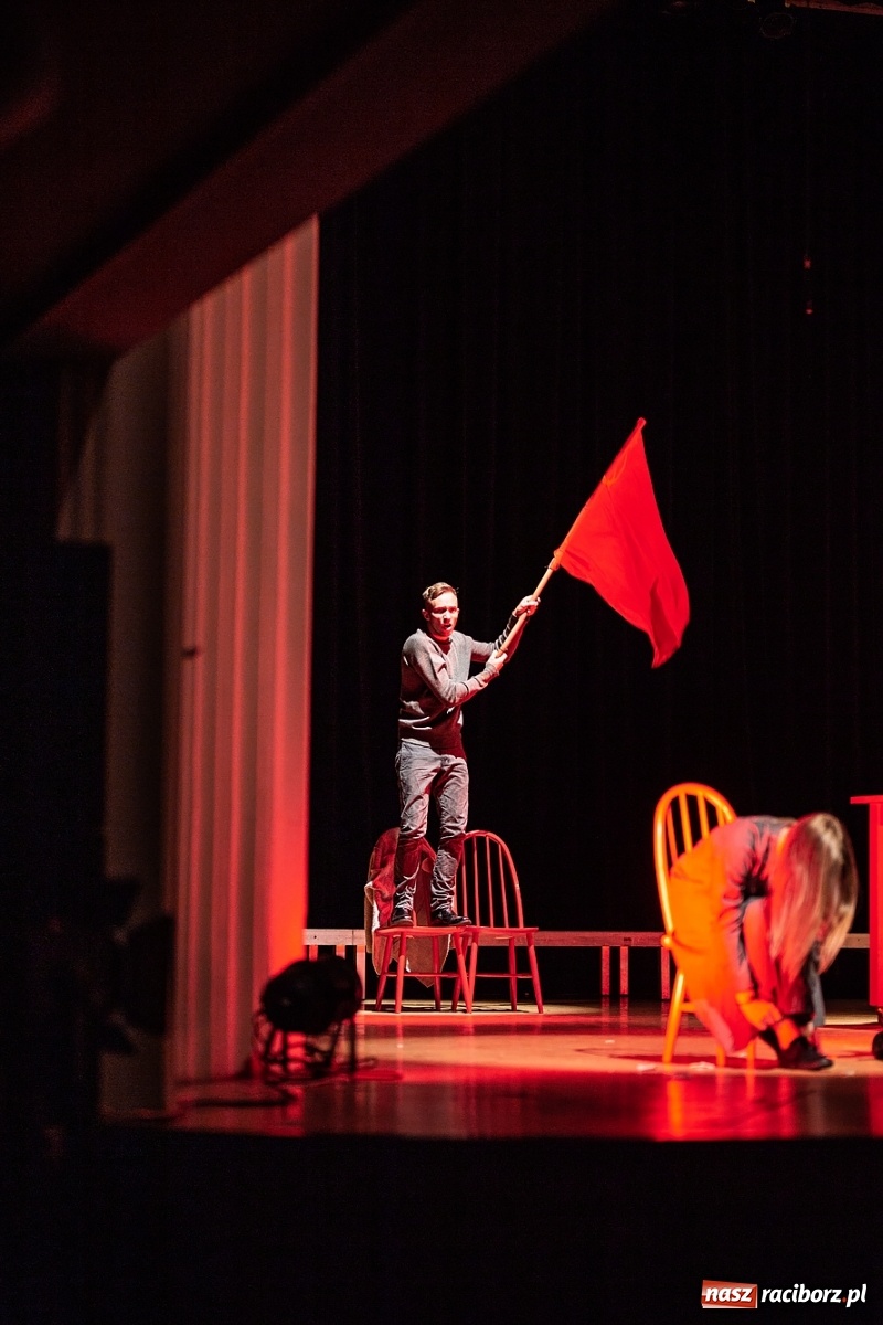 Zdjęcie w galerii na portalu naszraciborz.pl: Spektakl Jo był ukradziony na deskach sceny RCK [FOTO] wiadomości z regionu