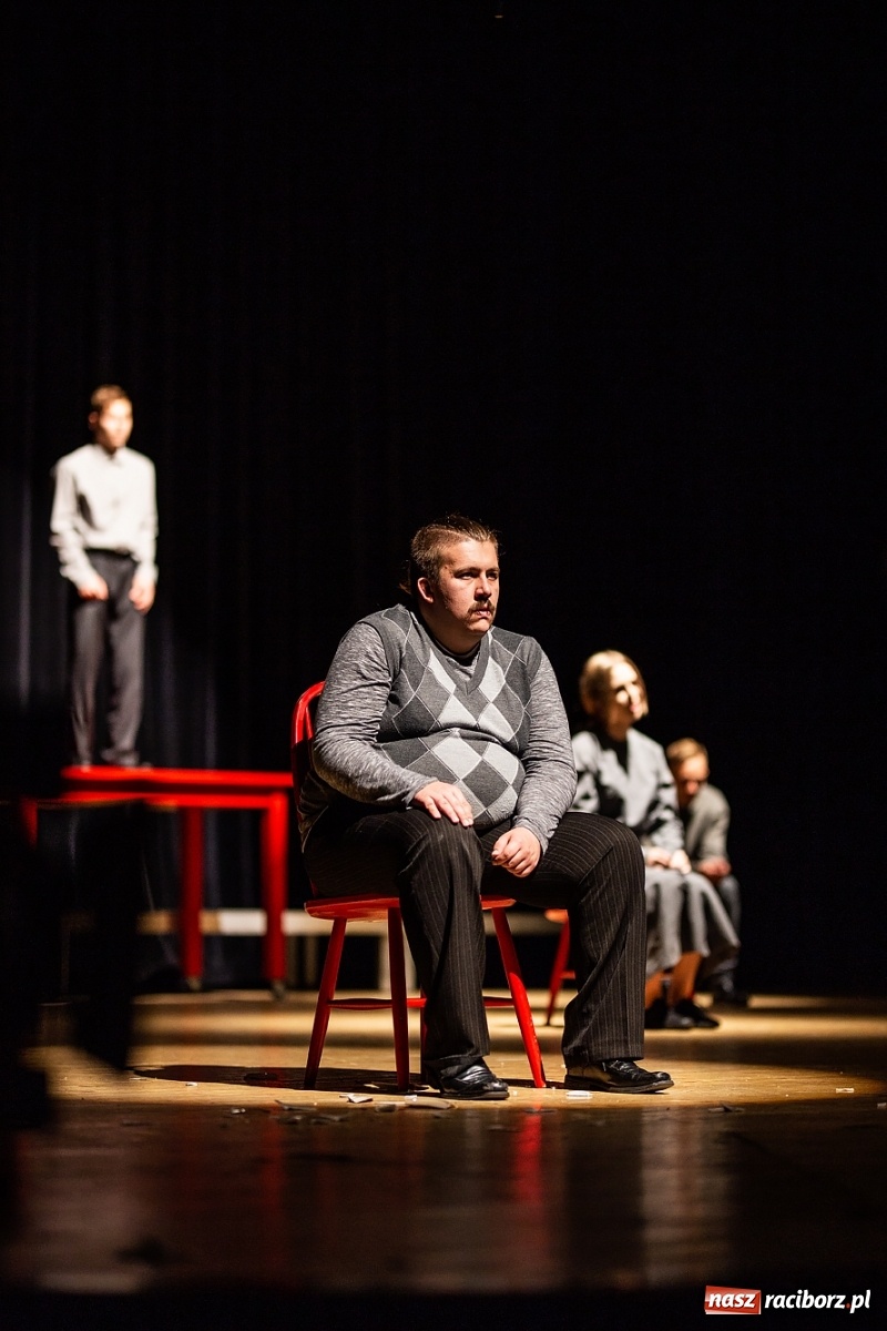 Zdjęcie w galerii na portalu naszraciborz.pl: Spektakl Jo był ukradziony na deskach sceny RCK [FOTO] wiadomości z regionu