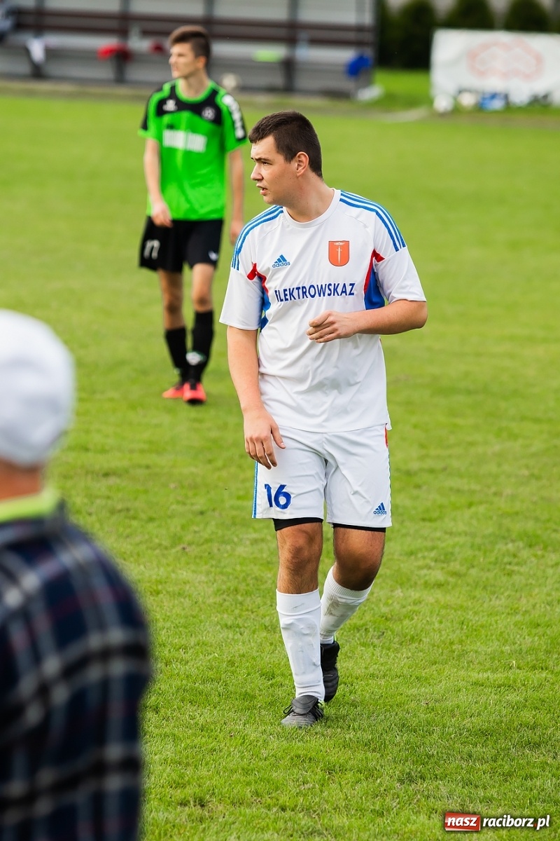 Zdjęcie w galerii na portalu naszraciborz.pl: Remis rezerw Tworkowa i Krzanowic [FOTO] wiadomości z regionu