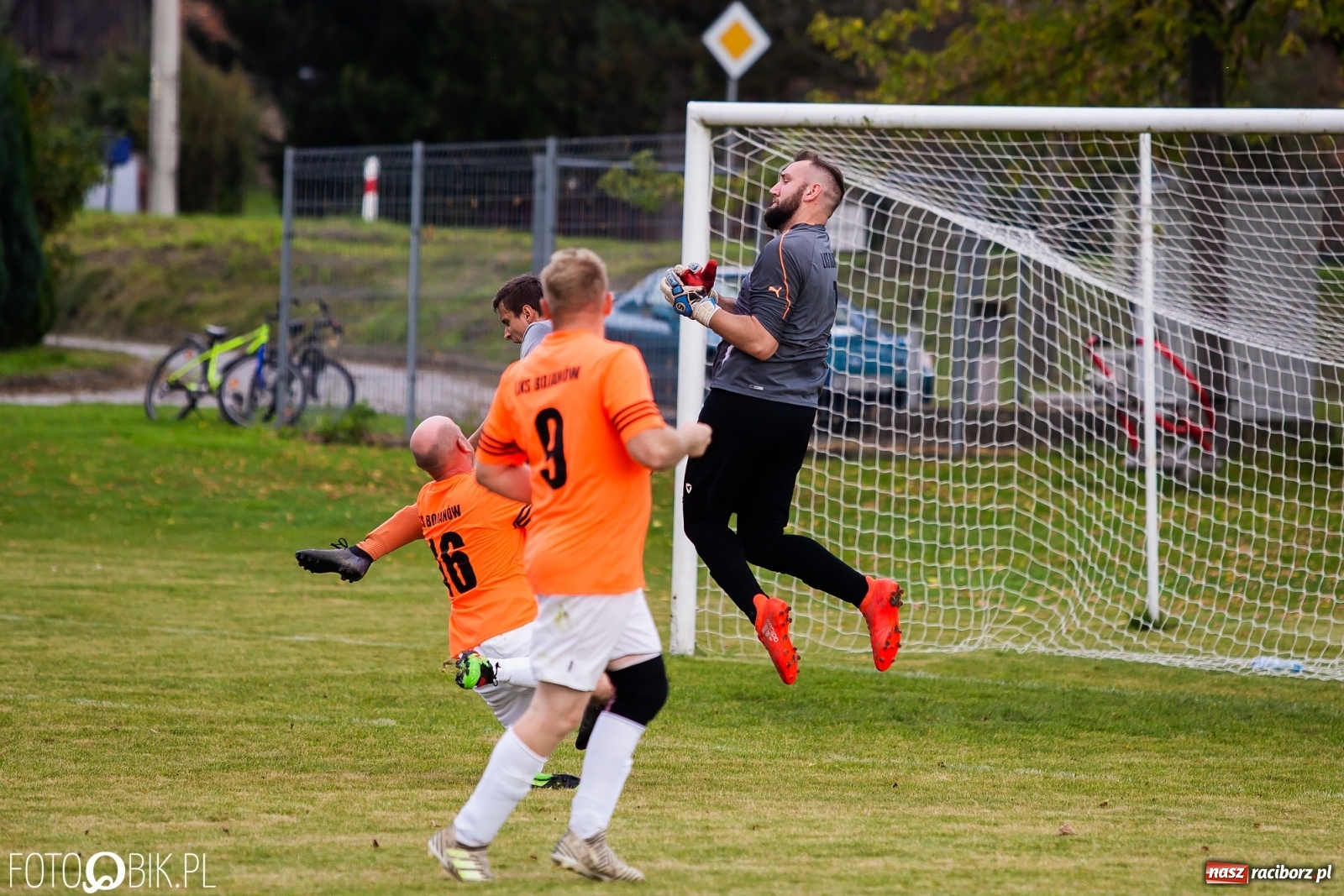 Zdjęcie w galerii na portalu naszraciborz.pl: Pierwsze punkty Bojanowa. Rezerwy Owsiszcz na dnie! [FOTO] wiadomości z regionu