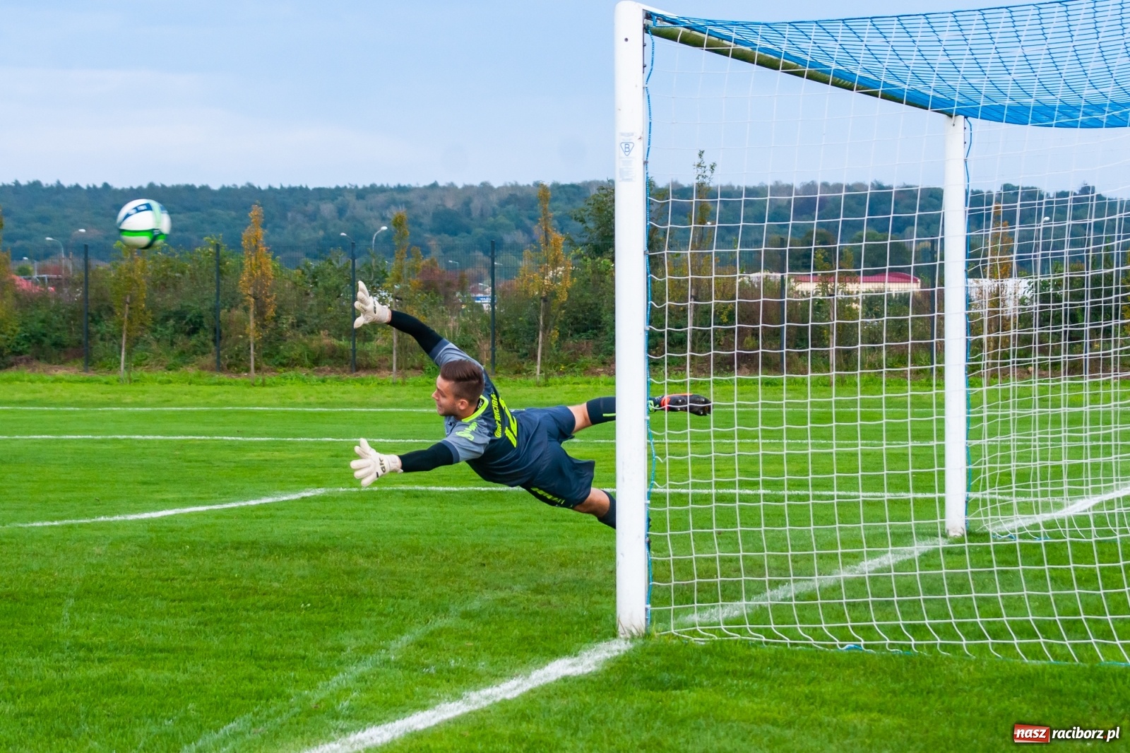 Zdjęcie w galerii na portalu naszraciborz.pl: Gdy idzie jak po grudzie, zaufajcie Dudzie. Remis Unii z Gorzycami [FOTO] wiadomości z regionu
