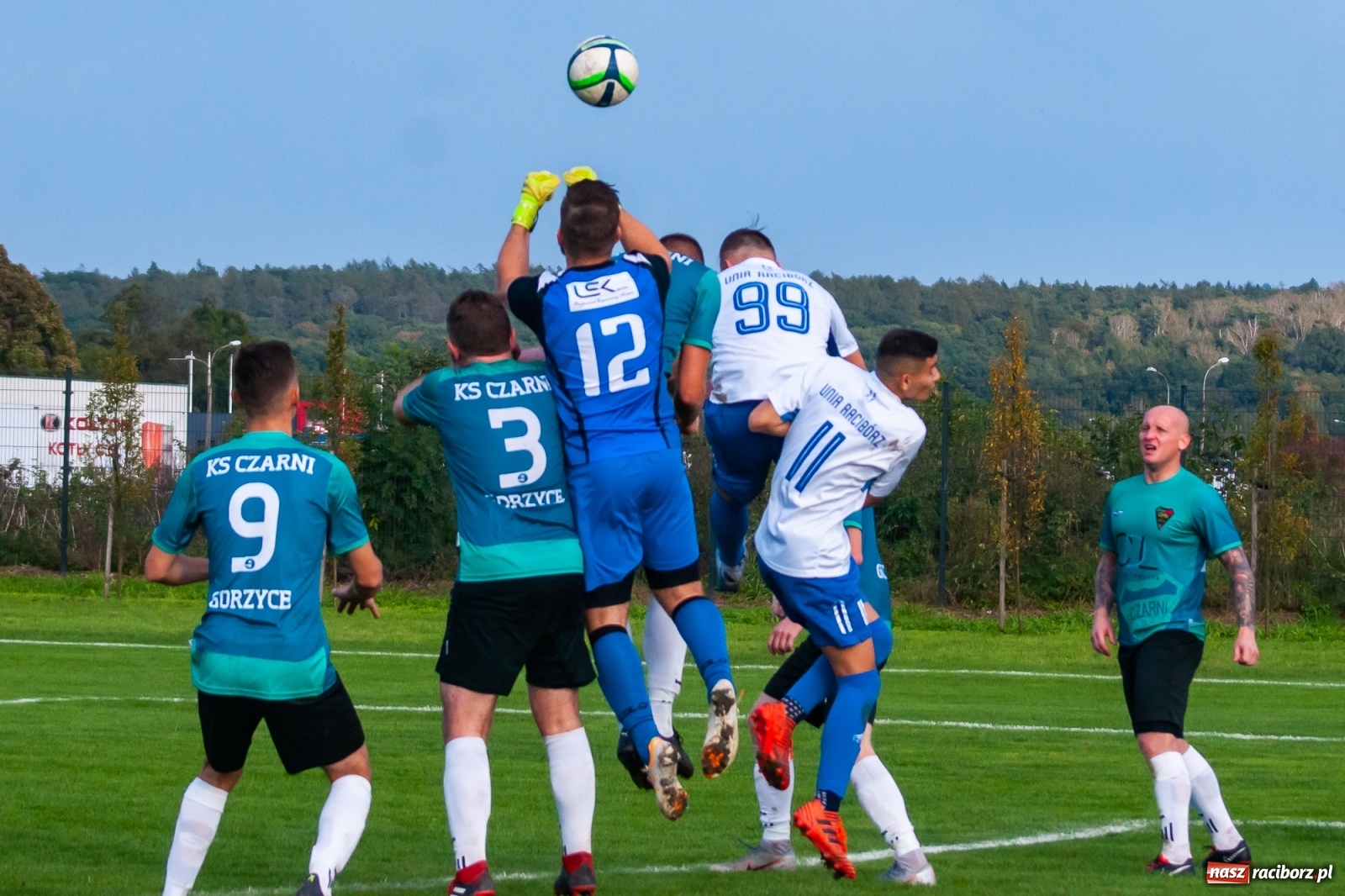 Zdjęcie w galerii na portalu naszraciborz.pl: Gdy idzie jak po grudzie, zaufajcie Dudzie. Remis Unii z Gorzycami [FOTO] wiadomości z regionu
