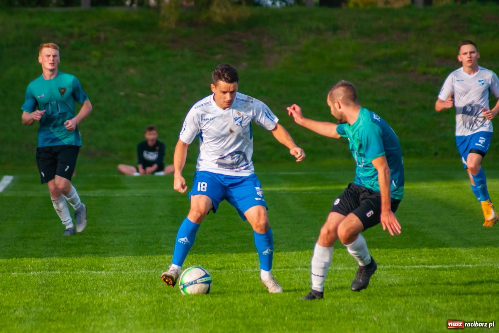 Zdjęcie w galerii na portalu naszraciborz.pl: Gdy idzie jak po grudzie, zaufajcie Dudzie. Remis Unii z Gorzycami [FOTO] wiadomości z regionu