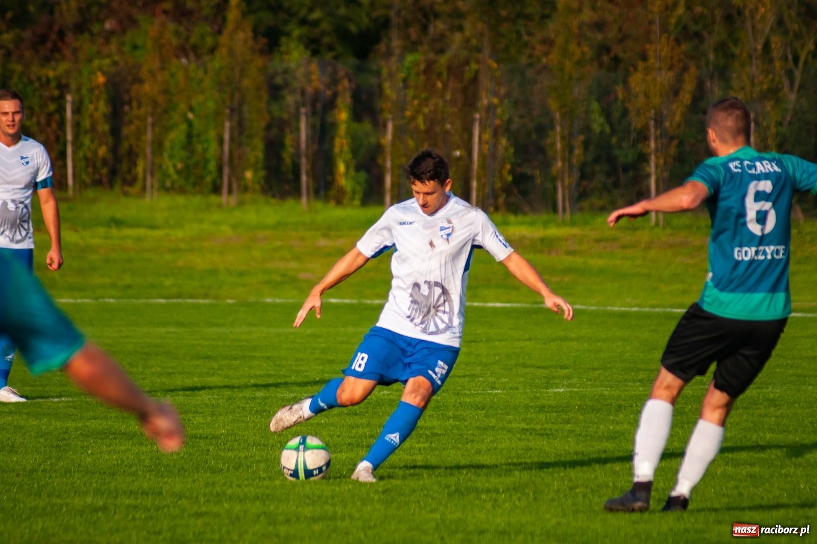 Zdjęcie w galerii na portalu naszraciborz.pl: Gdy idzie jak po grudzie, zaufajcie Dudzie. Remis Unii z Gorzycami [FOTO] wiadomości z regionu