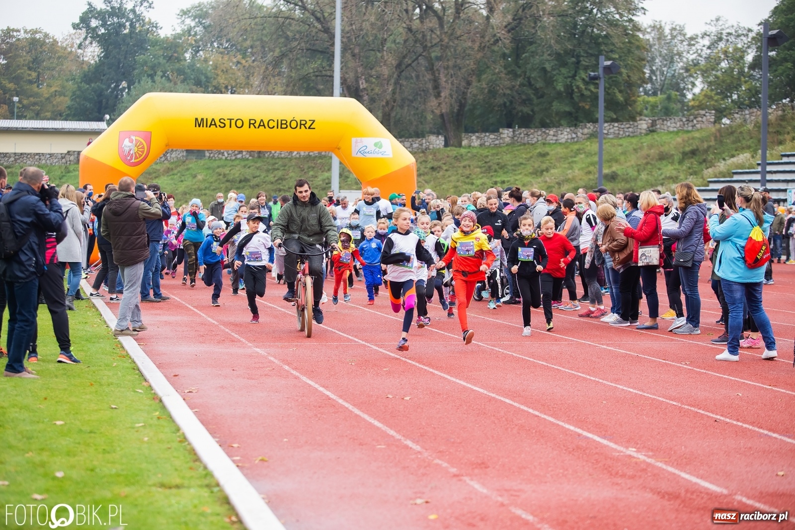 Zdjęcie w galerii na portalu naszraciborz.pl: Jesienny Bieg dla Bożeny [FOTORELACJA] wiadomości z regionu
