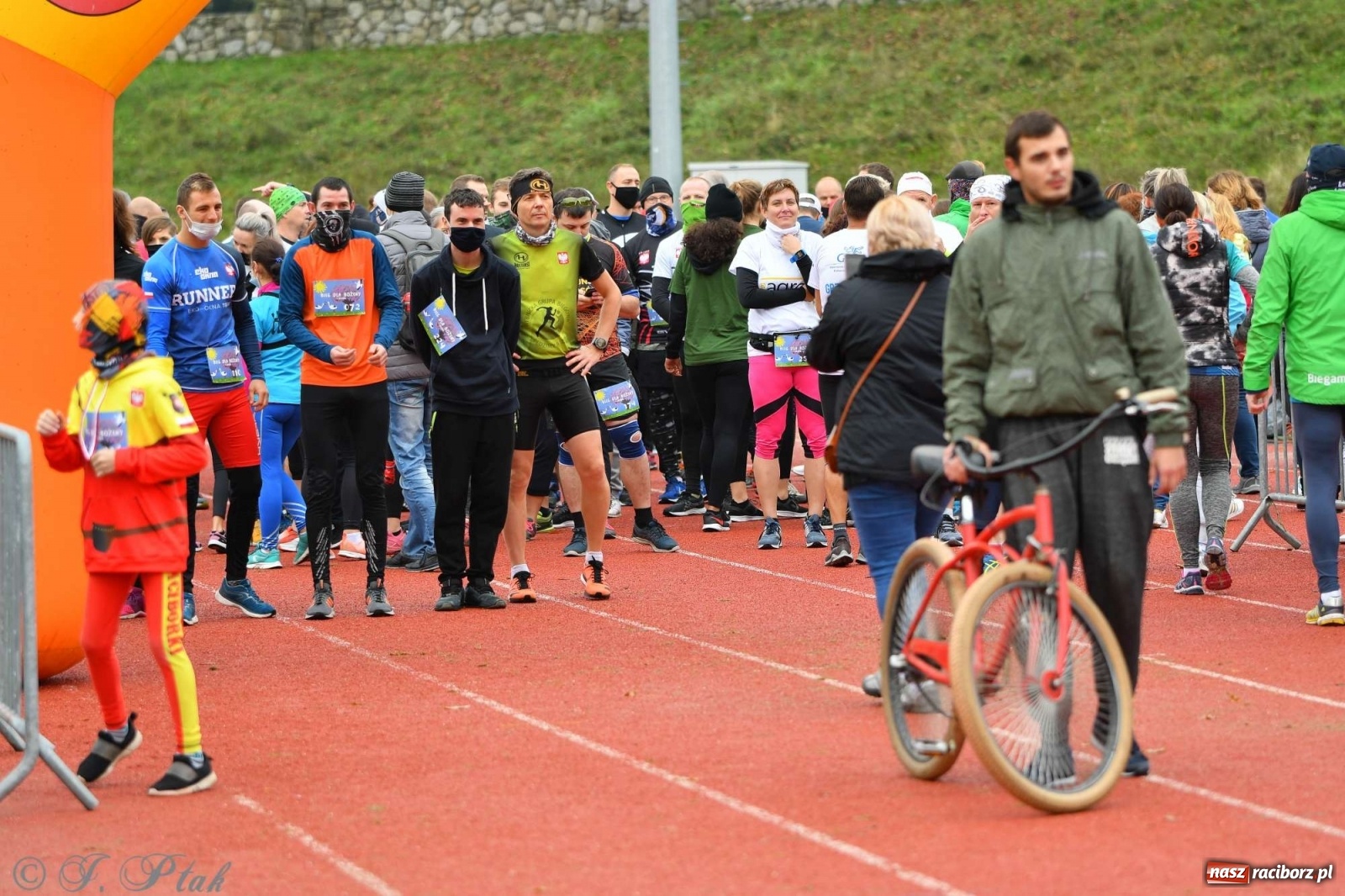 Zdjęcie w galerii na portalu naszraciborz.pl: Jesienny Bieg dla Bożeny [FOTORELACJA] wiadomości z regionu