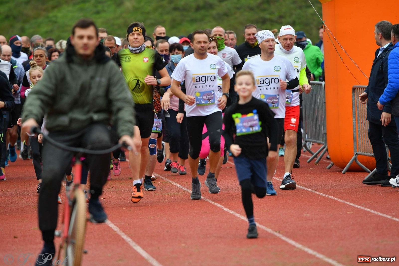 Zdjęcie w galerii na portalu naszraciborz.pl: Jesienny Bieg dla Bożeny [FOTORELACJA] wiadomości z regionu