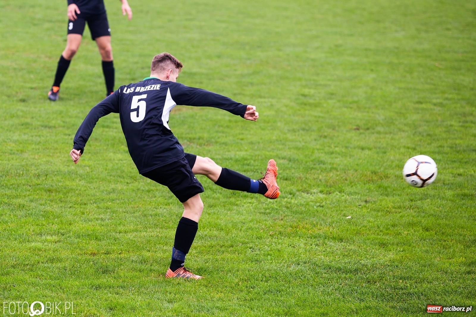 Zdjęcie w galerii na portalu naszraciborz.pl: C klasa. Rezerwy Brzezia uległy liderowi [FOTO] wiadomości z regionu