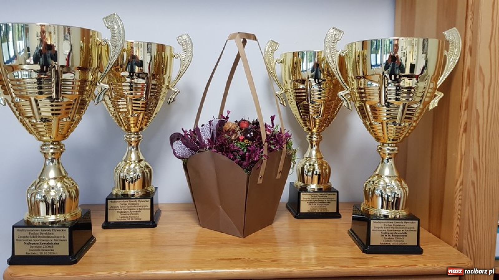 Zdjęcie w galerii na portalu naszraciborz.pl: Pływacy rywalizowali o puchar dyrektora ZSOMS wiadomości z regionu