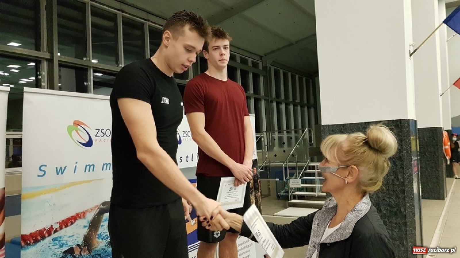 Zdjęcie w galerii na portalu naszraciborz.pl: Pływacy rywalizowali o puchar dyrektora ZSOMS wiadomości z regionu