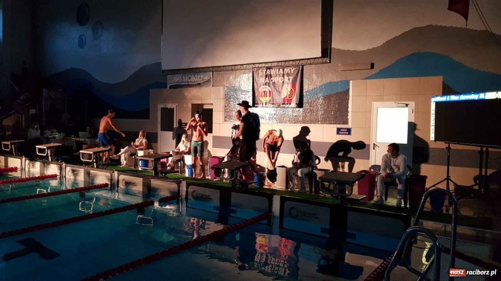 Zdjęcie w galerii na portalu naszraciborz.pl: Pływacy rywalizowali o puchar dyrektora ZSOMS wiadomości z regionu