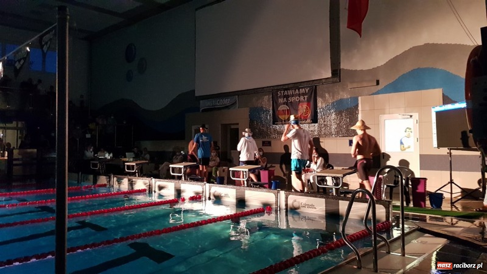 Zdjęcie w galerii na portalu naszraciborz.pl: Pływacy rywalizowali o puchar dyrektora ZSOMS wiadomości z regionu