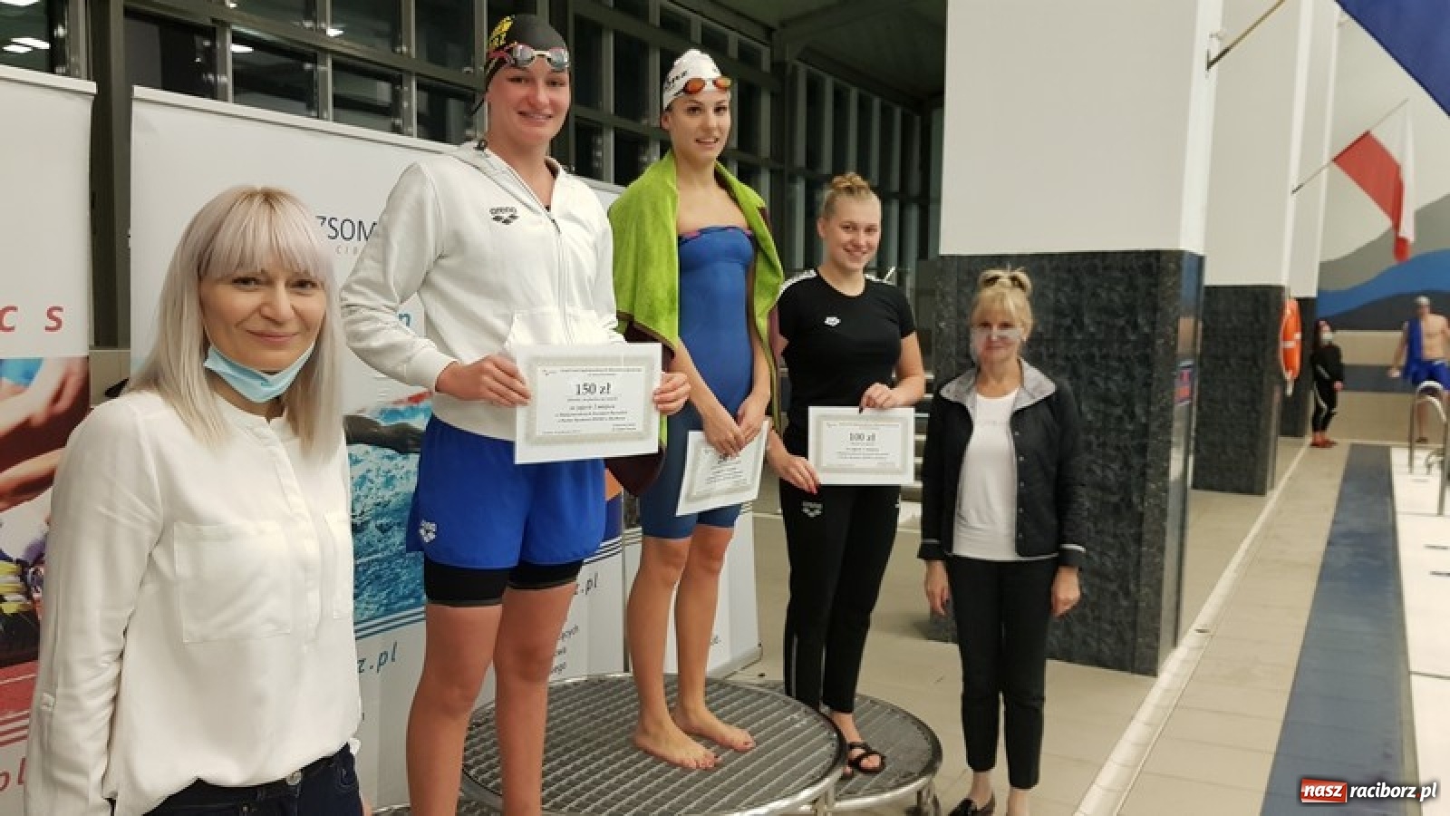 Zdjęcie w galerii na portalu naszraciborz.pl: Pływacy rywalizowali o puchar dyrektora ZSOMS wiadomości z regionu