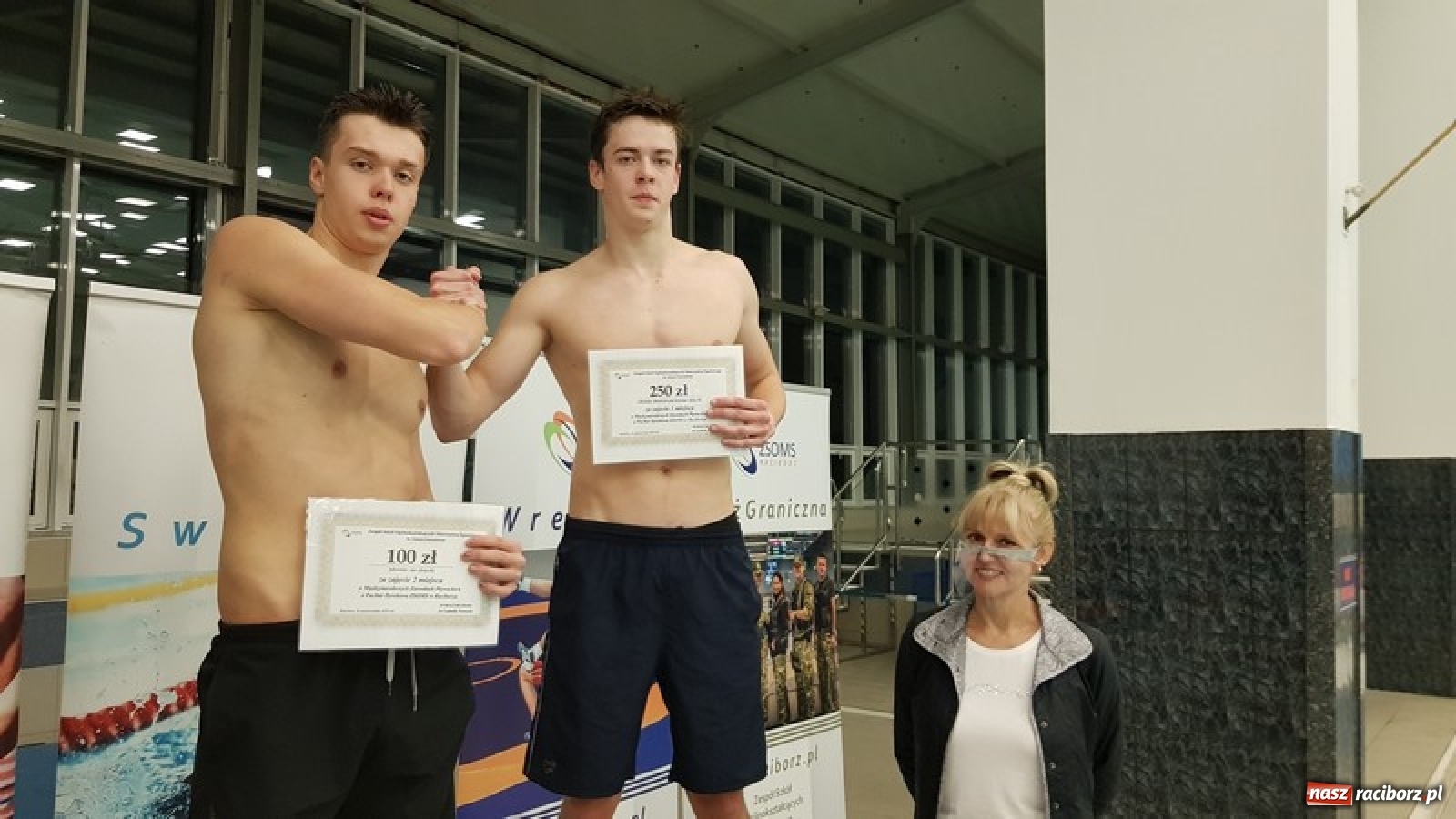 Zdjęcie w galerii na portalu naszraciborz.pl: Pływacy rywalizowali o puchar dyrektora ZSOMS wiadomości z regionu