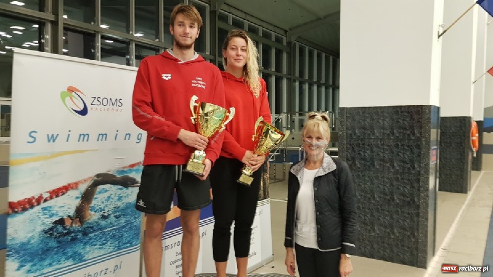 Zdjęcie w galerii na portalu naszraciborz.pl: Pływacy rywalizowali o puchar dyrektora ZSOMS wiadomości z regionu
