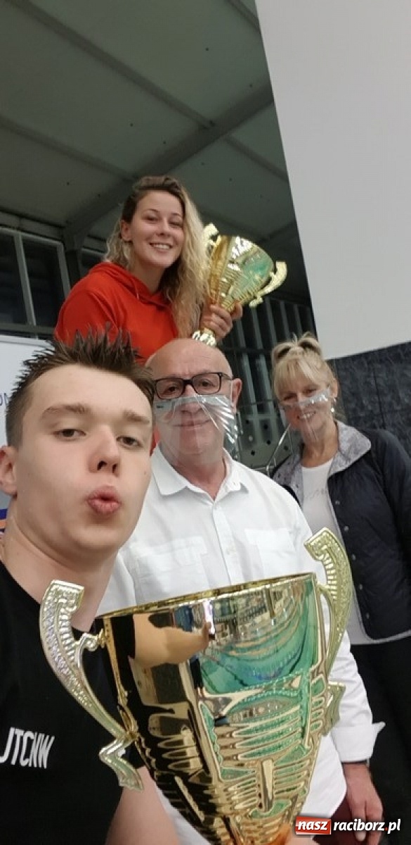 Zdjęcie w galerii na portalu naszraciborz.pl: Pływacy rywalizowali o puchar dyrektora ZSOMS wiadomości z regionu