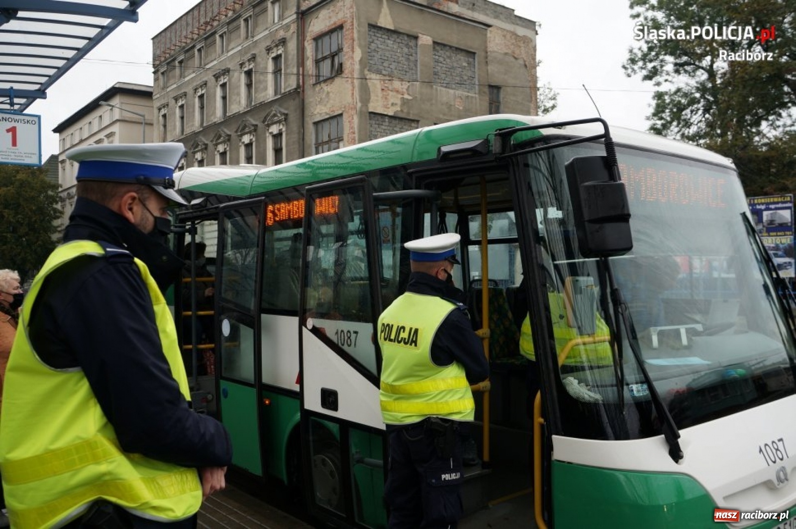 Zdjęcie w galerii na portalu naszraciborz.pl: Raciborska policja wystawiła mandaty za brak maseczek  wiadomości z regionu