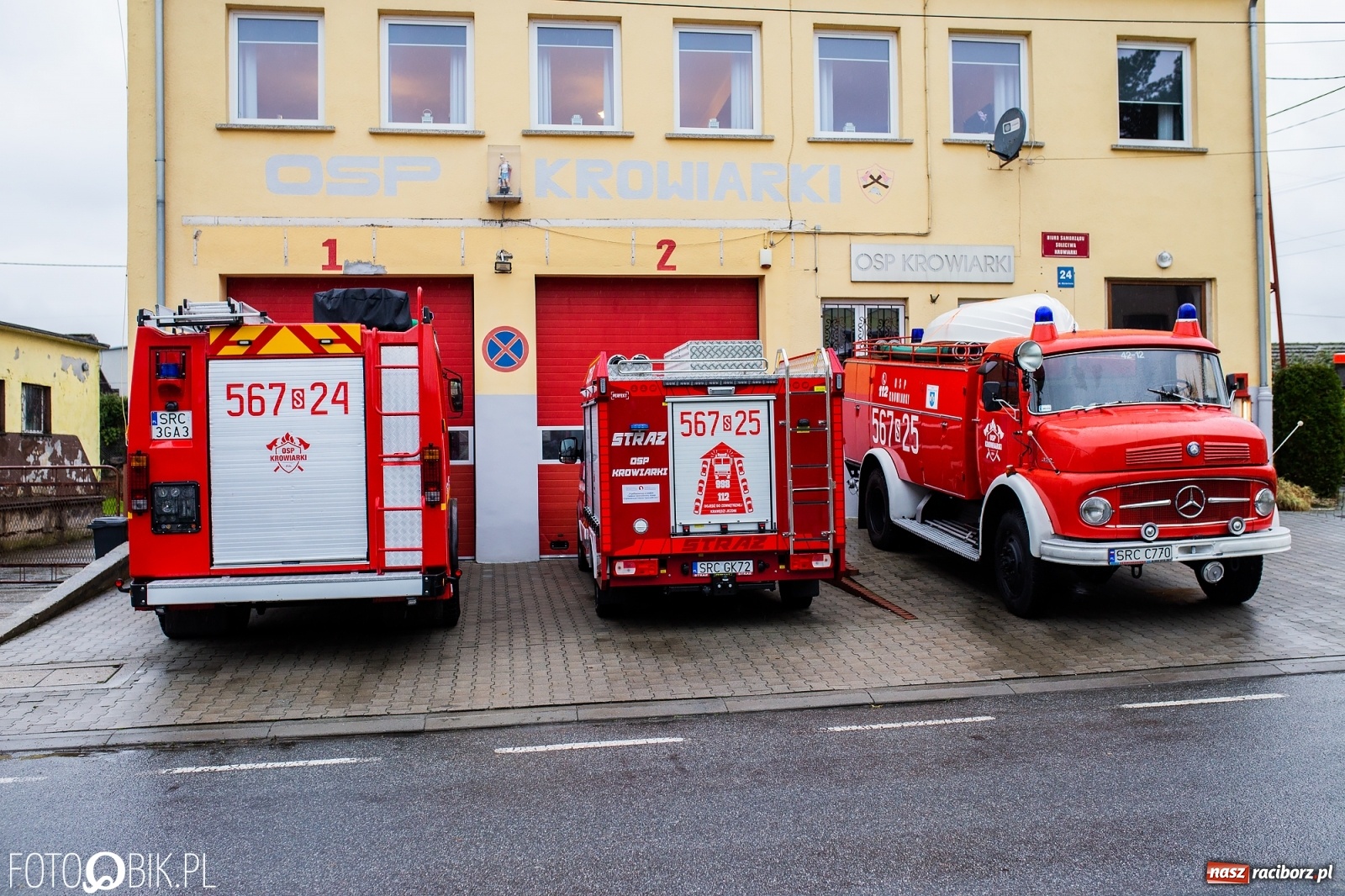 Zdjęcie w galerii na portalu naszraciborz.pl: Druhowie z Krowiarek odebrali kluczyki do nowego wozu bojowego  wiadomości z regionu