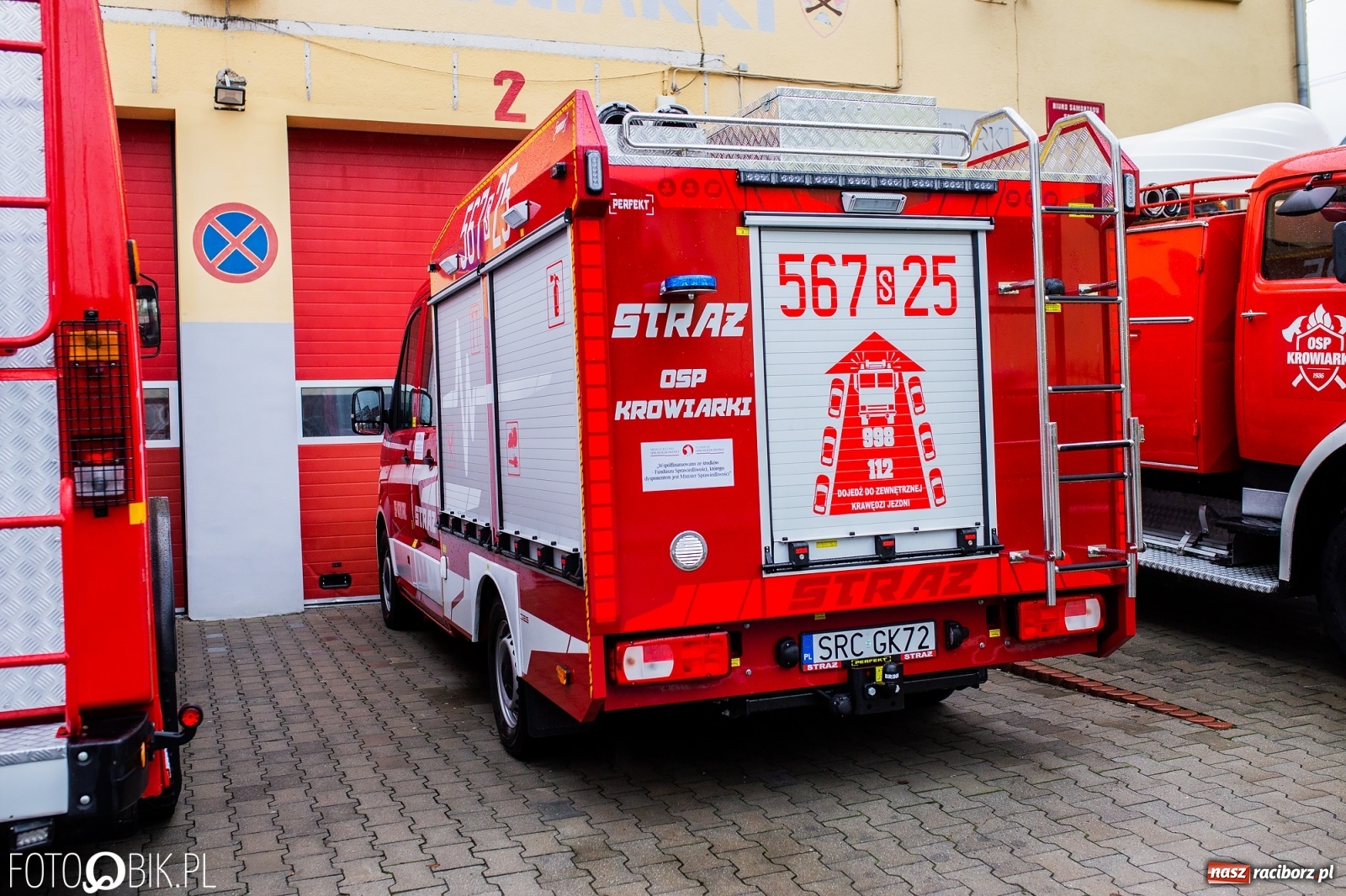 Zdjęcie w galerii na portalu naszraciborz.pl: Druhowie z Krowiarek odebrali kluczyki do nowego wozu bojowego  wiadomości z regionu