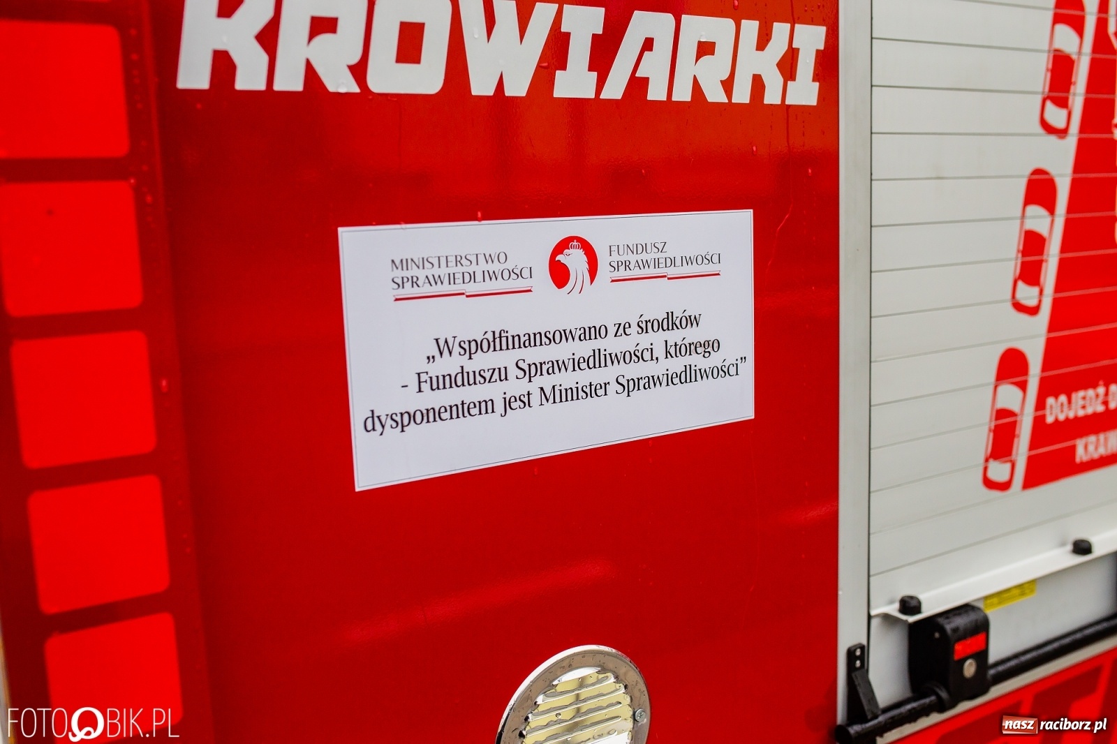 Zdjęcie w galerii na portalu naszraciborz.pl: Druhowie z Krowiarek odebrali kluczyki do nowego wozu bojowego  wiadomości z regionu