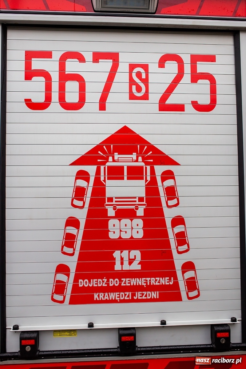 Zdjęcie w galerii na portalu naszraciborz.pl: Druhowie z Krowiarek odebrali kluczyki do nowego wozu bojowego  wiadomości z regionu