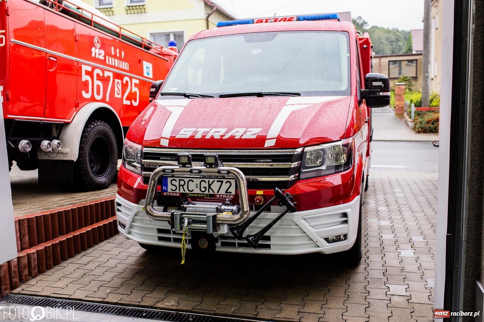 Zdjęcie w galerii na portalu naszraciborz.pl: Druhowie z Krowiarek odebrali kluczyki do nowego wozu bojowego  wiadomości z regionu