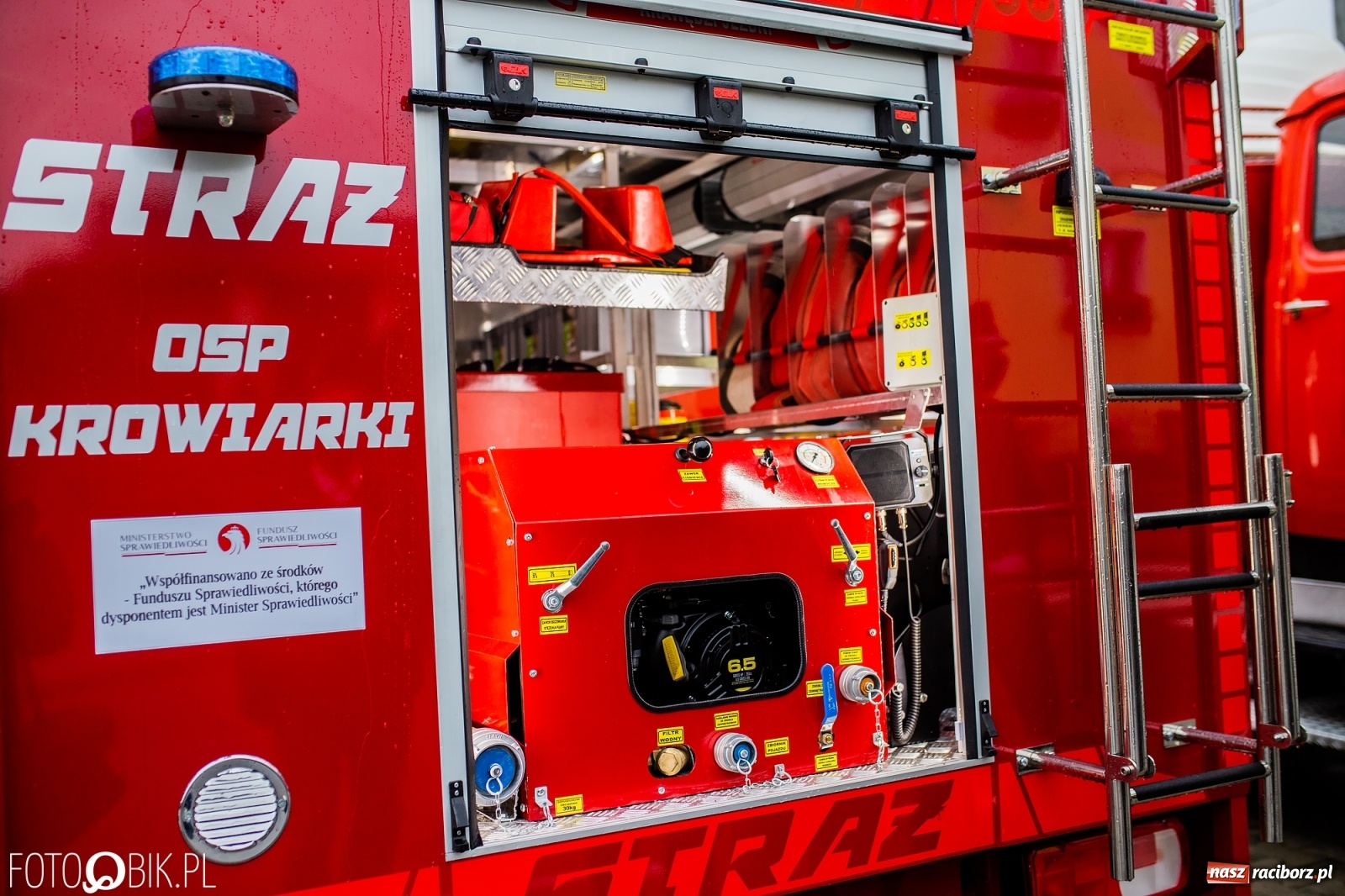 Zdjęcie w galerii na portalu naszraciborz.pl: Druhowie z Krowiarek odebrali kluczyki do nowego wozu bojowego  wiadomości z regionu