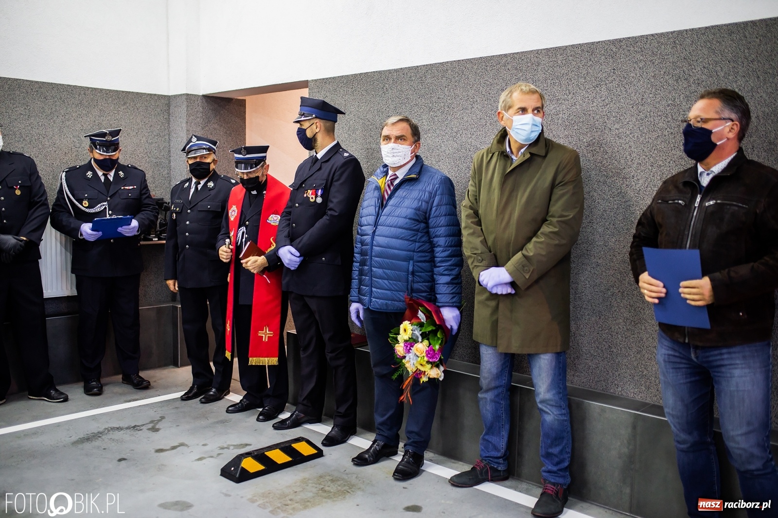 Zdjęcie w galerii na portalu naszraciborz.pl: Druhowie z Krowiarek odebrali kluczyki do nowego wozu bojowego  wiadomości z regionu