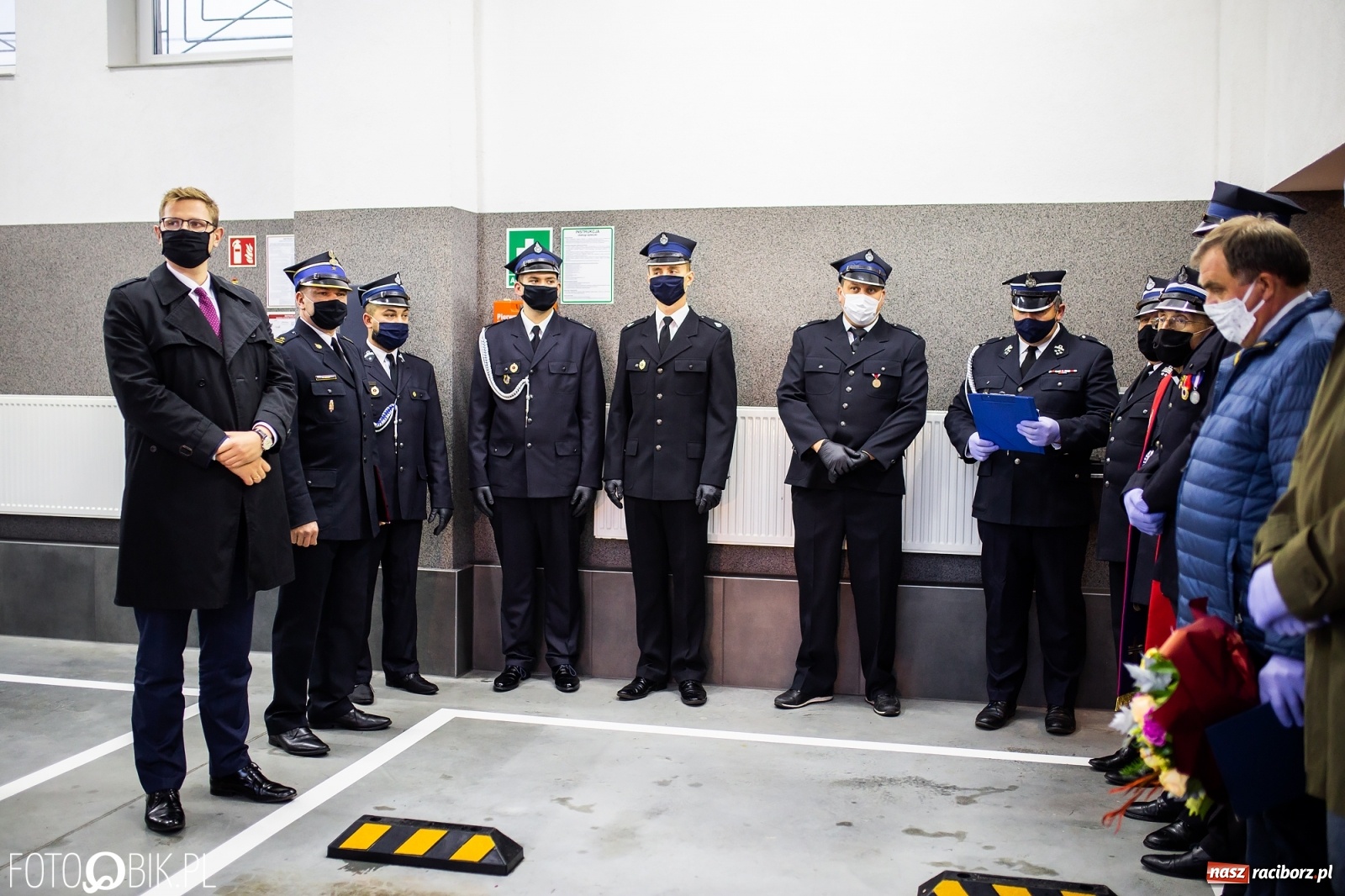 Zdjęcie w galerii na portalu naszraciborz.pl: Druhowie z Krowiarek odebrali kluczyki do nowego wozu bojowego  wiadomości z regionu