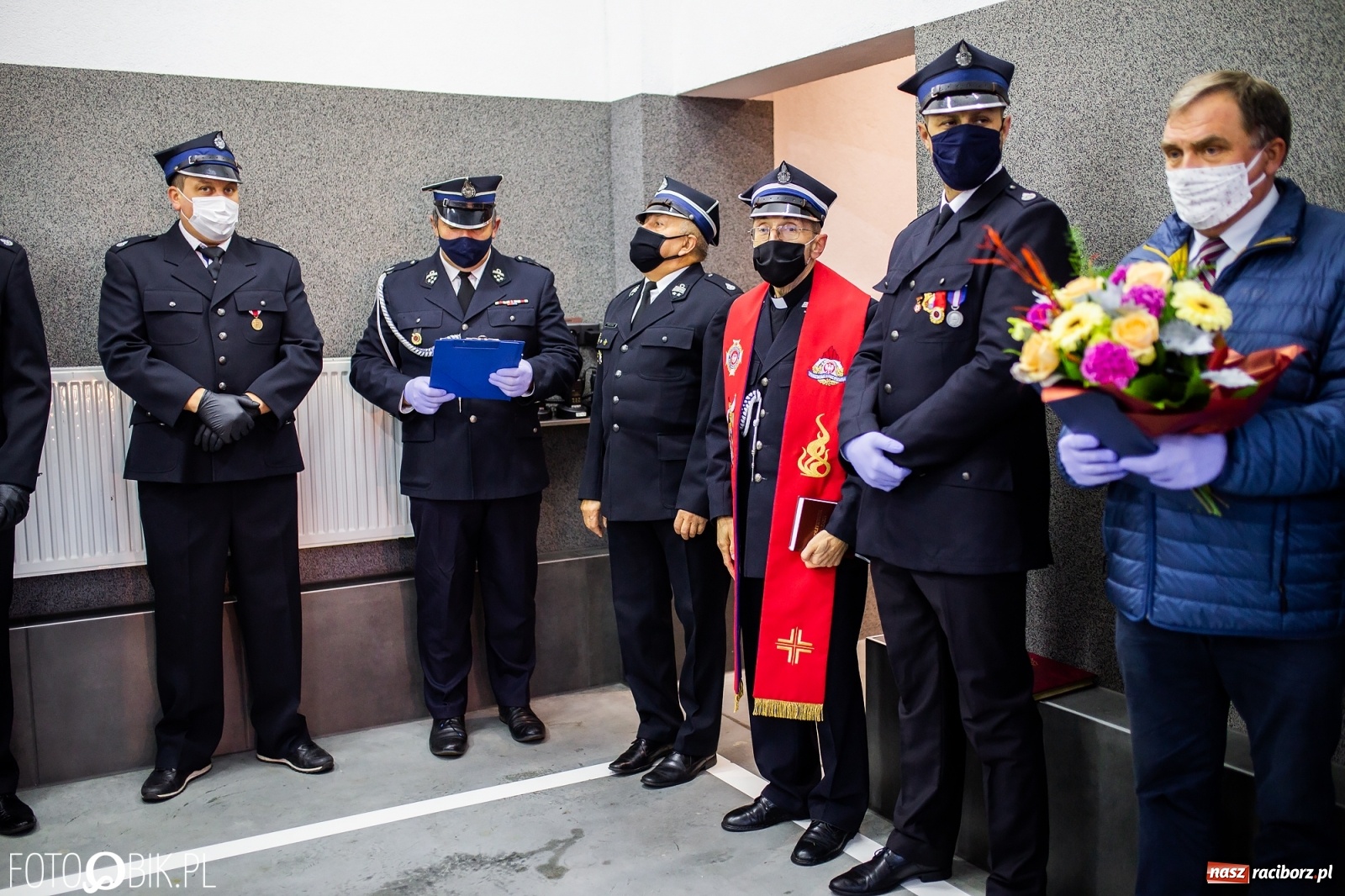 Zdjęcie w galerii na portalu naszraciborz.pl: Druhowie z Krowiarek odebrali kluczyki do nowego wozu bojowego  wiadomości z regionu