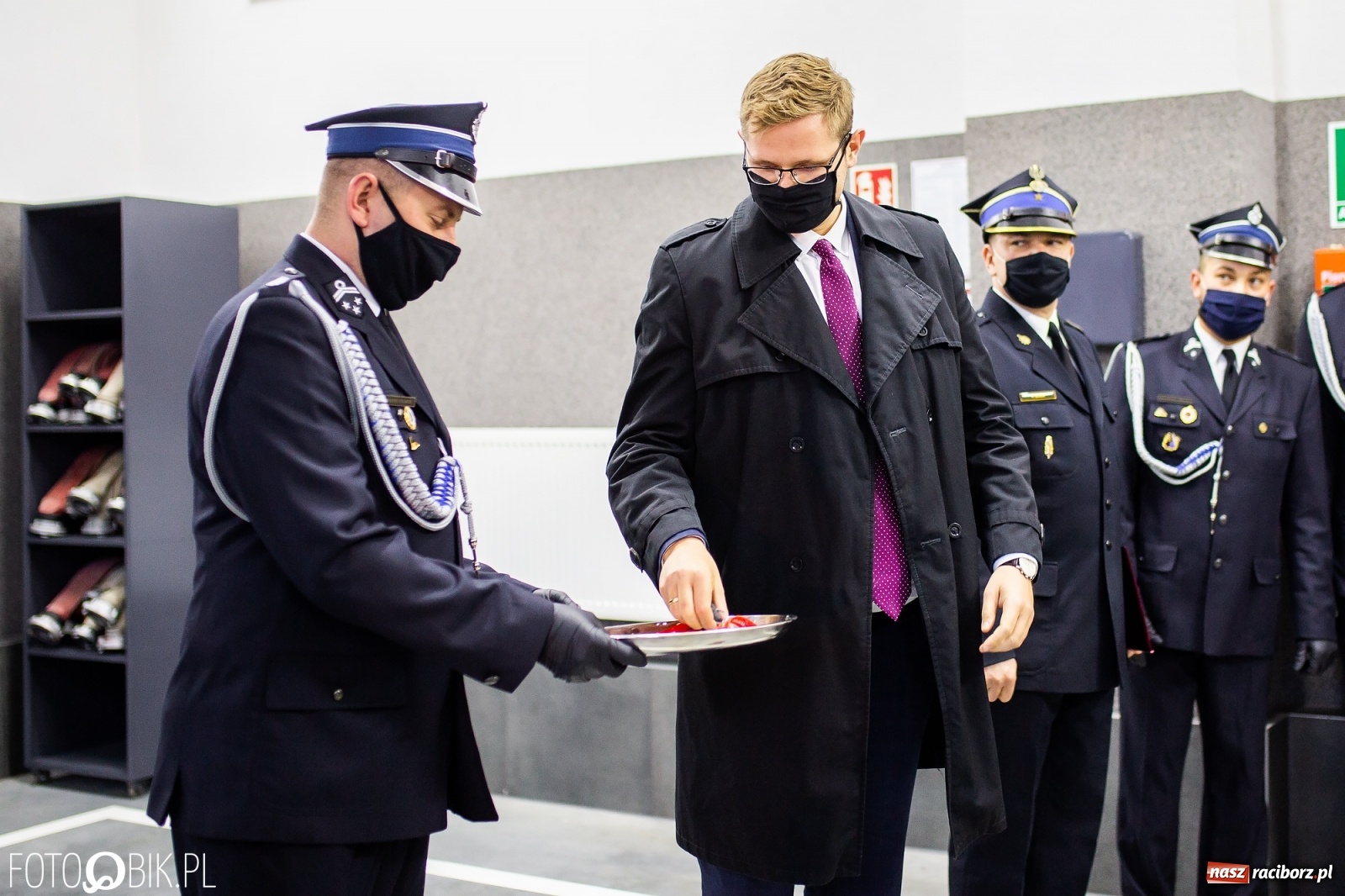 Zdjęcie w galerii na portalu naszraciborz.pl: Druhowie z Krowiarek odebrali kluczyki do nowego wozu bojowego  wiadomości z regionu