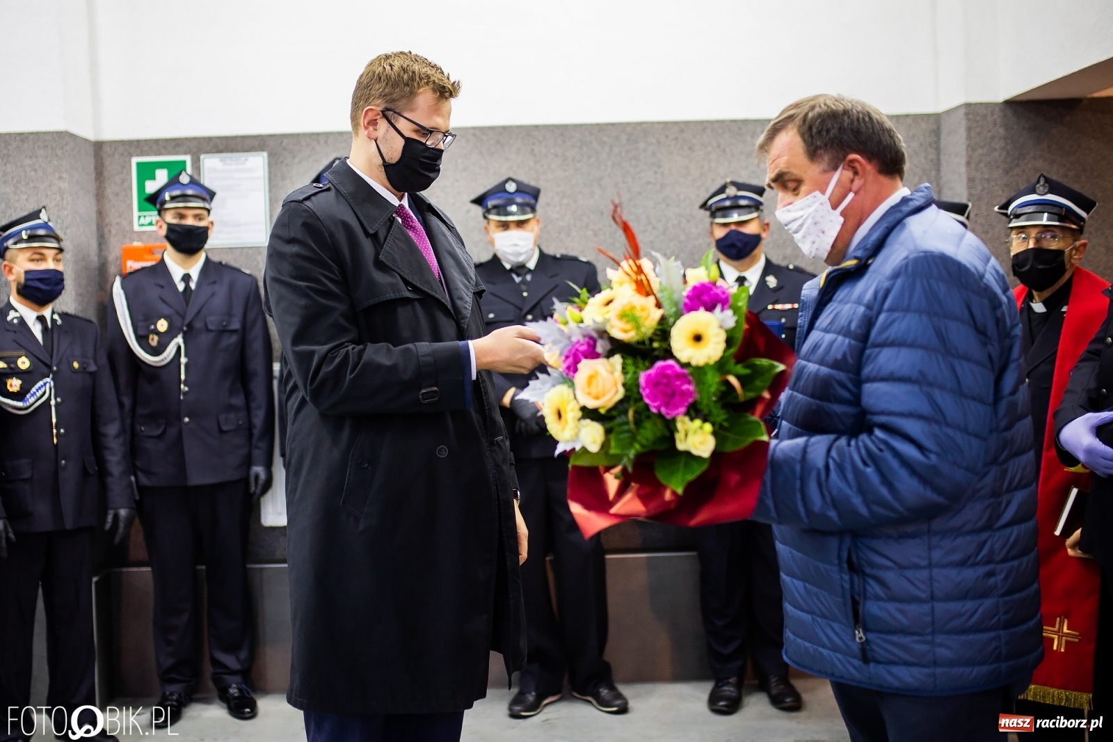Zdjęcie w galerii na portalu naszraciborz.pl: Druhowie z Krowiarek odebrali kluczyki do nowego wozu bojowego  wiadomości z regionu