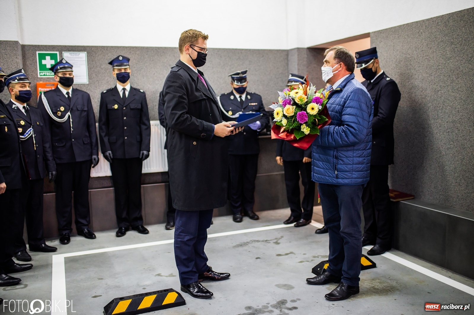 Zdjęcie w galerii na portalu naszraciborz.pl: Druhowie z Krowiarek odebrali kluczyki do nowego wozu bojowego  wiadomości z regionu