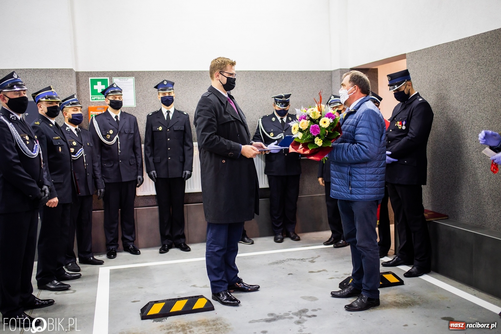 Zdjęcie w galerii na portalu naszraciborz.pl: Druhowie z Krowiarek odebrali kluczyki do nowego wozu bojowego  wiadomości z regionu