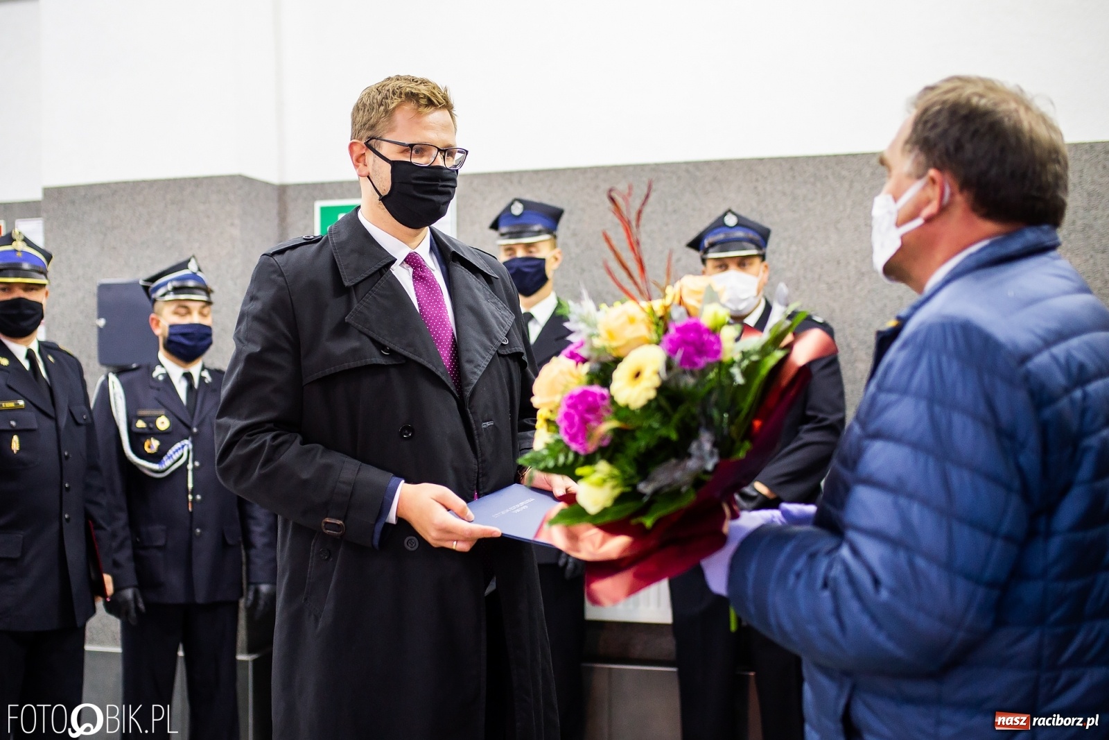 Zdjęcie w galerii na portalu naszraciborz.pl: Druhowie z Krowiarek odebrali kluczyki do nowego wozu bojowego  wiadomości z regionu