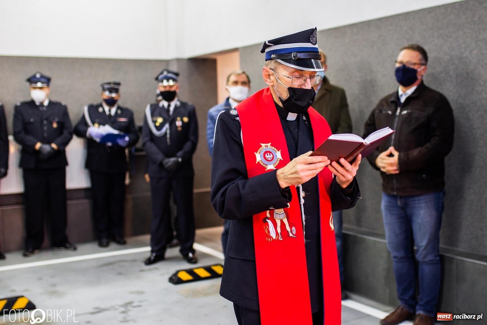 Zdjęcie w galerii na portalu naszraciborz.pl: Druhowie z Krowiarek odebrali kluczyki do nowego wozu bojowego  wiadomości z regionu