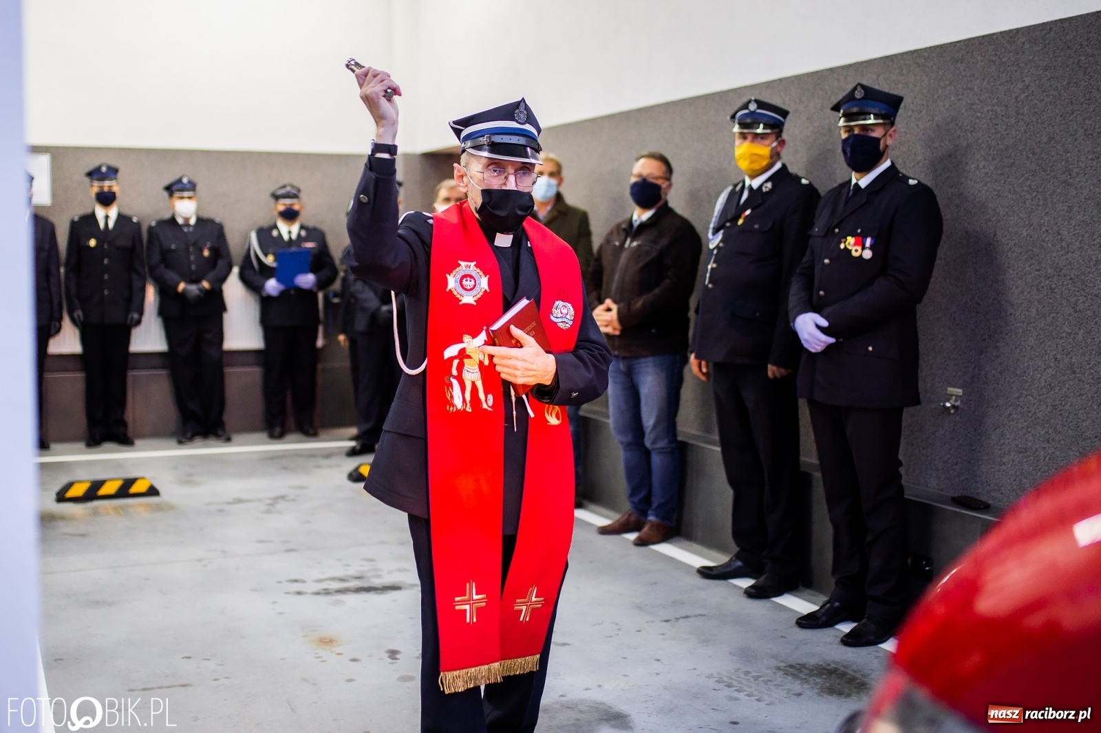 Zdjęcie w galerii na portalu naszraciborz.pl: Druhowie z Krowiarek odebrali kluczyki do nowego wozu bojowego  wiadomości z regionu