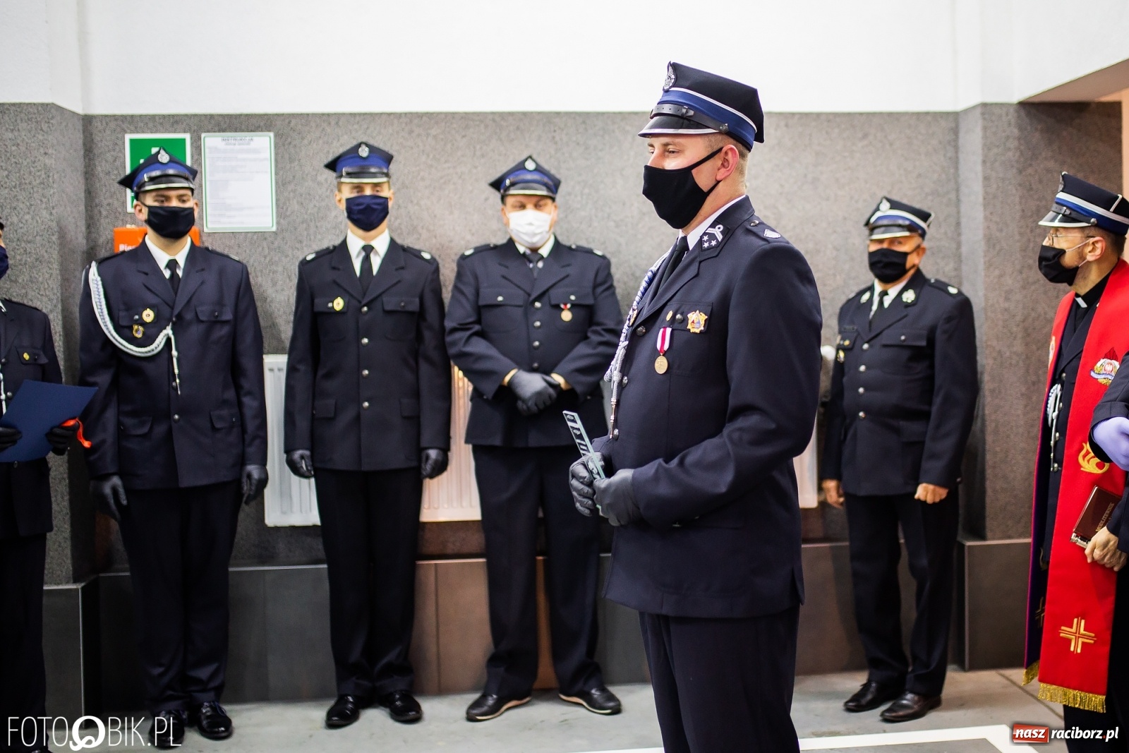 Zdjęcie w galerii na portalu naszraciborz.pl: Druhowie z Krowiarek odebrali kluczyki do nowego wozu bojowego  wiadomości z regionu