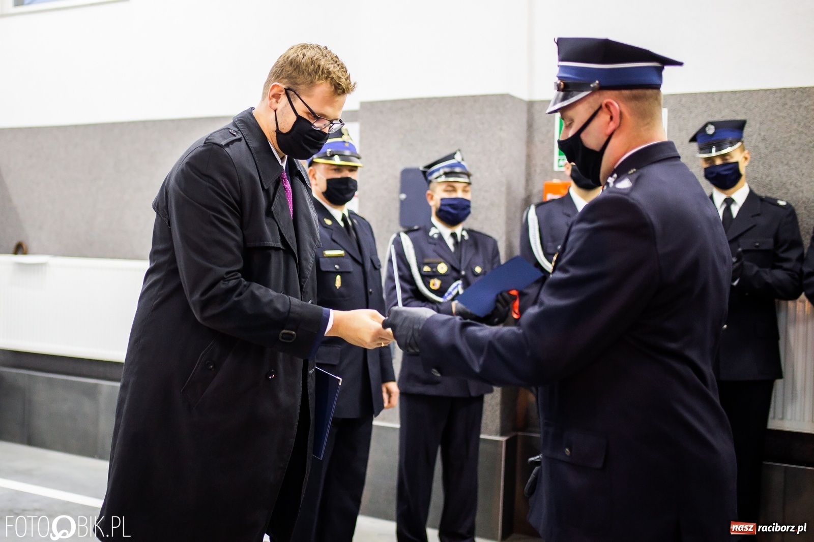 Zdjęcie w galerii na portalu naszraciborz.pl: Druhowie z Krowiarek odebrali kluczyki do nowego wozu bojowego  wiadomości z regionu