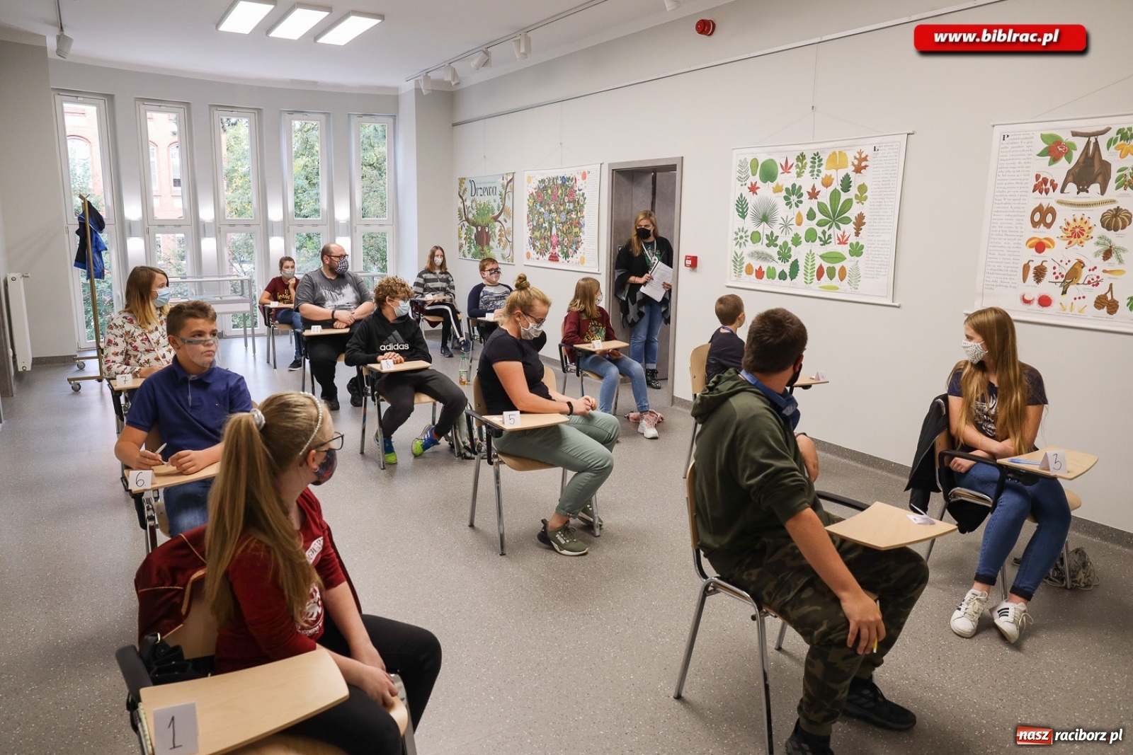 Zdjęcie w galerii na portalu naszraciborz.pl: Potteromaniacy sprawdzili swą wiedzę w raciborskiej bibliotece [FOTO] wiadomości z regionu