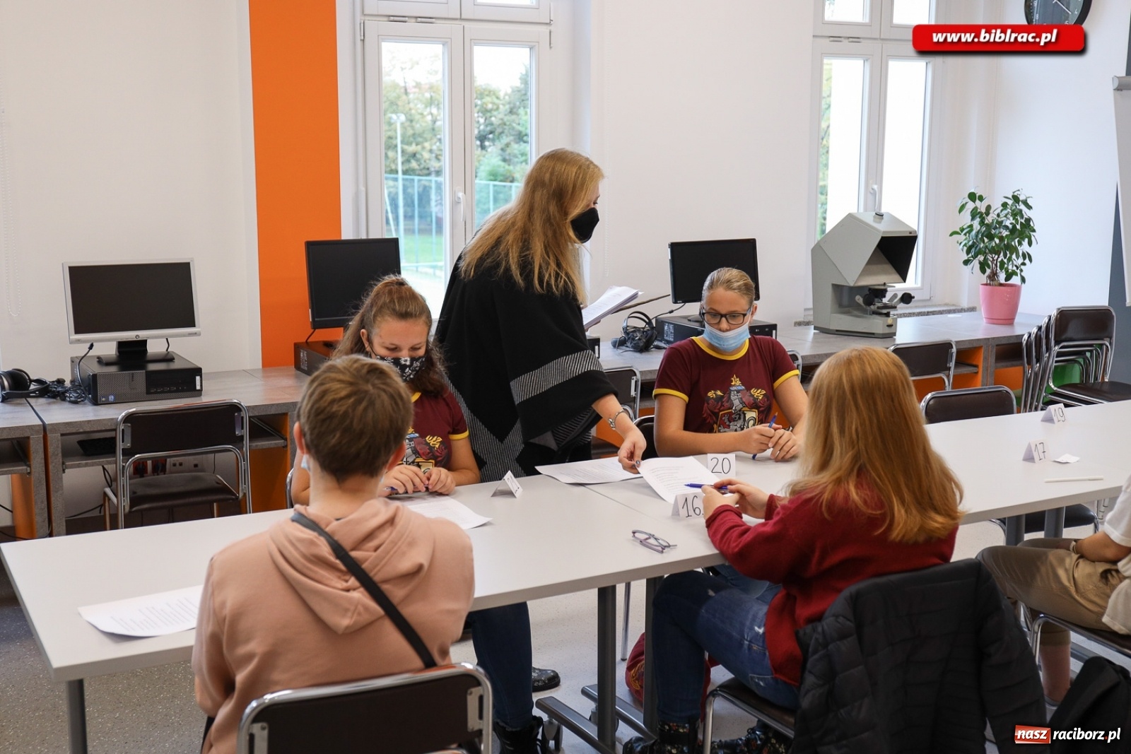 Zdjęcie w galerii na portalu naszraciborz.pl: Potteromaniacy sprawdzili swą wiedzę w raciborskiej bibliotece [FOTO] wiadomości z regionu