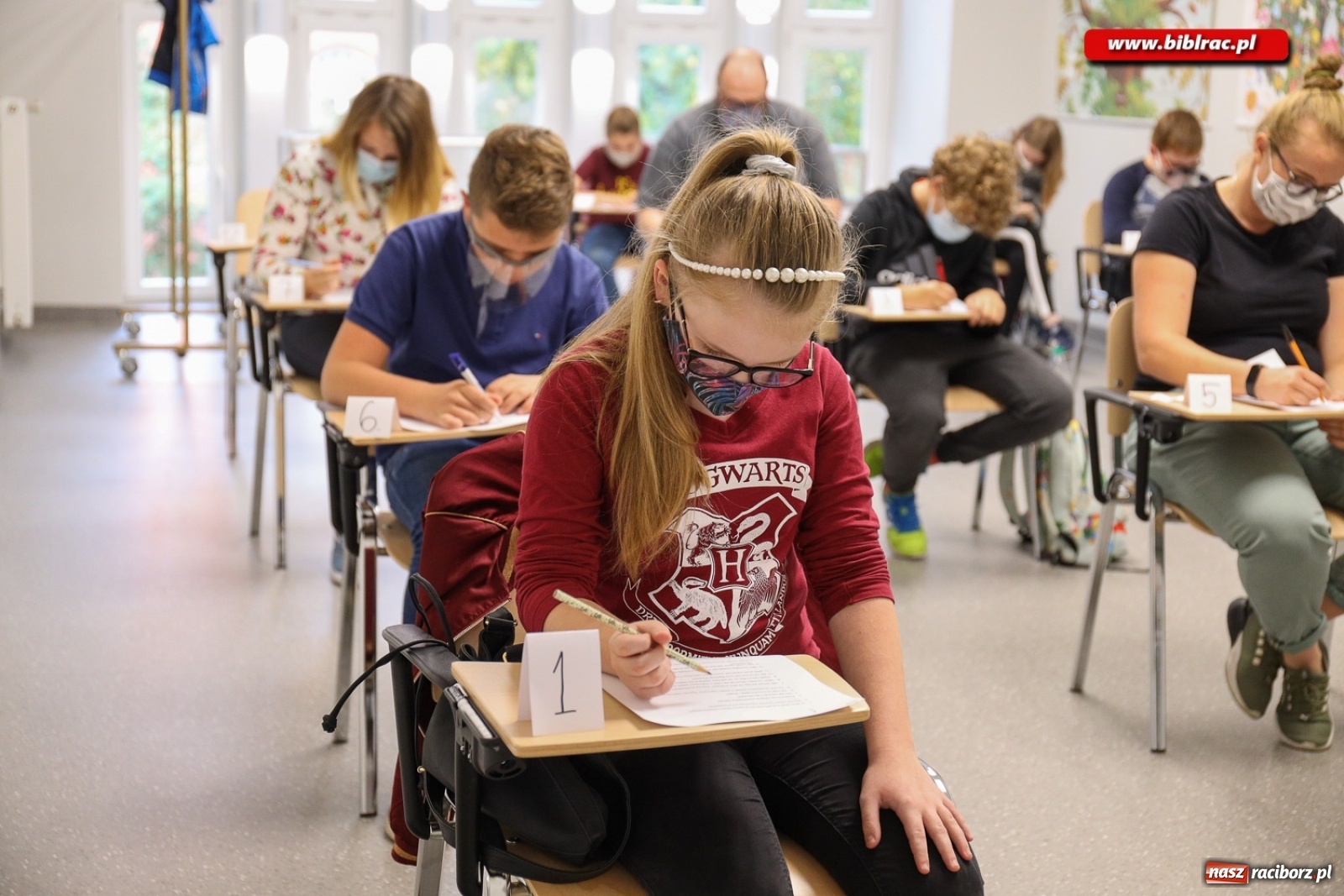 Zdjęcie w galerii na portalu naszraciborz.pl: Potteromaniacy sprawdzili swą wiedzę w raciborskiej bibliotece [FOTO] wiadomości z regionu