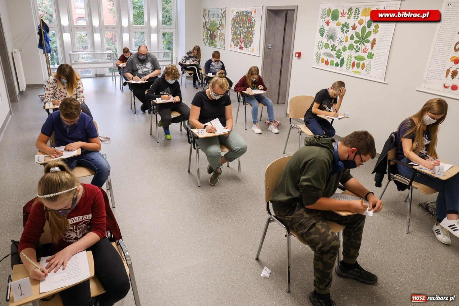 Zdjęcie w galerii na portalu naszraciborz.pl: Potteromaniacy sprawdzili swą wiedzę w raciborskiej bibliotece [FOTO] wiadomości z regionu