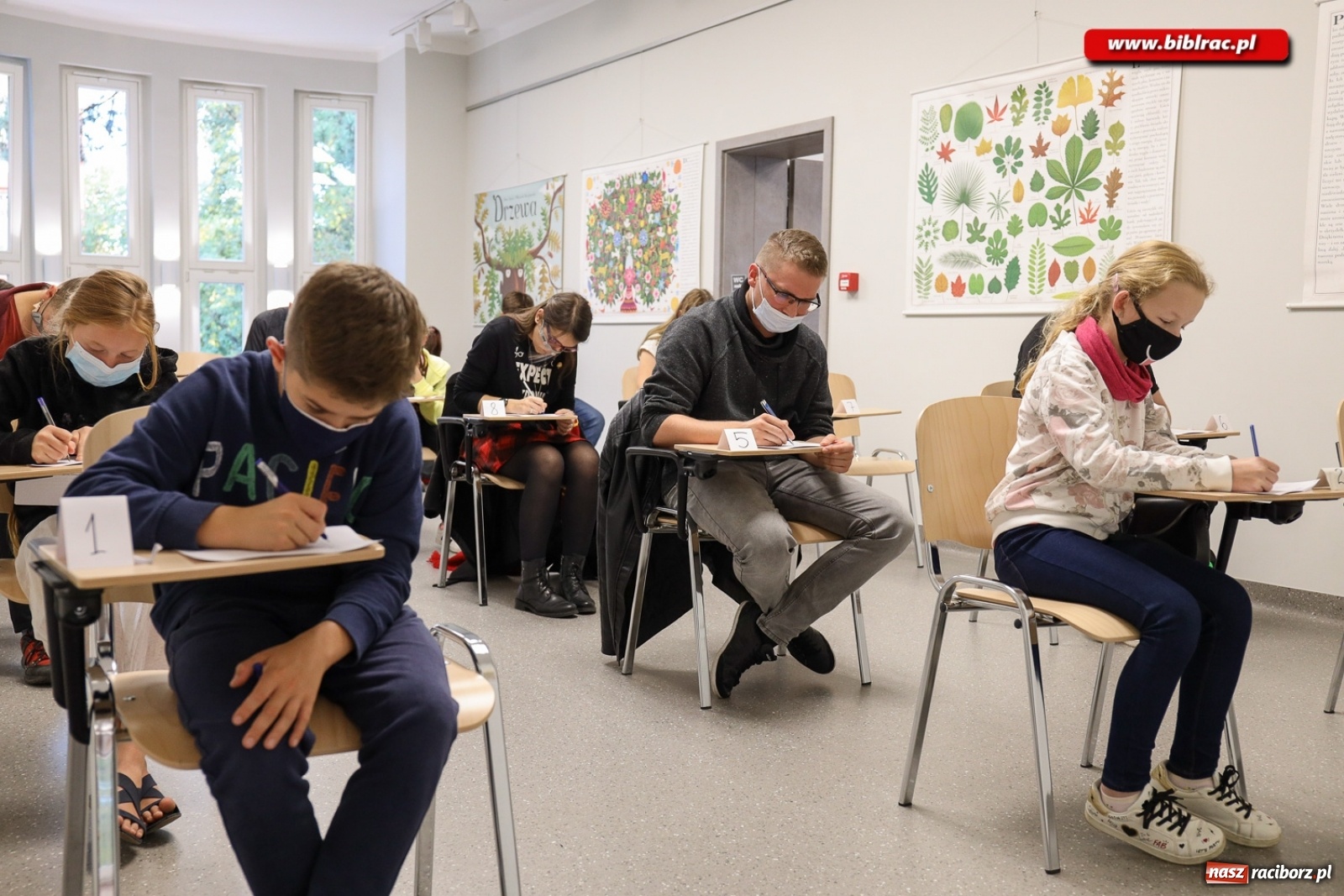 Zdjęcie w galerii na portalu naszraciborz.pl: Potteromaniacy sprawdzili swą wiedzę w raciborskiej bibliotece [FOTO] wiadomości z regionu
