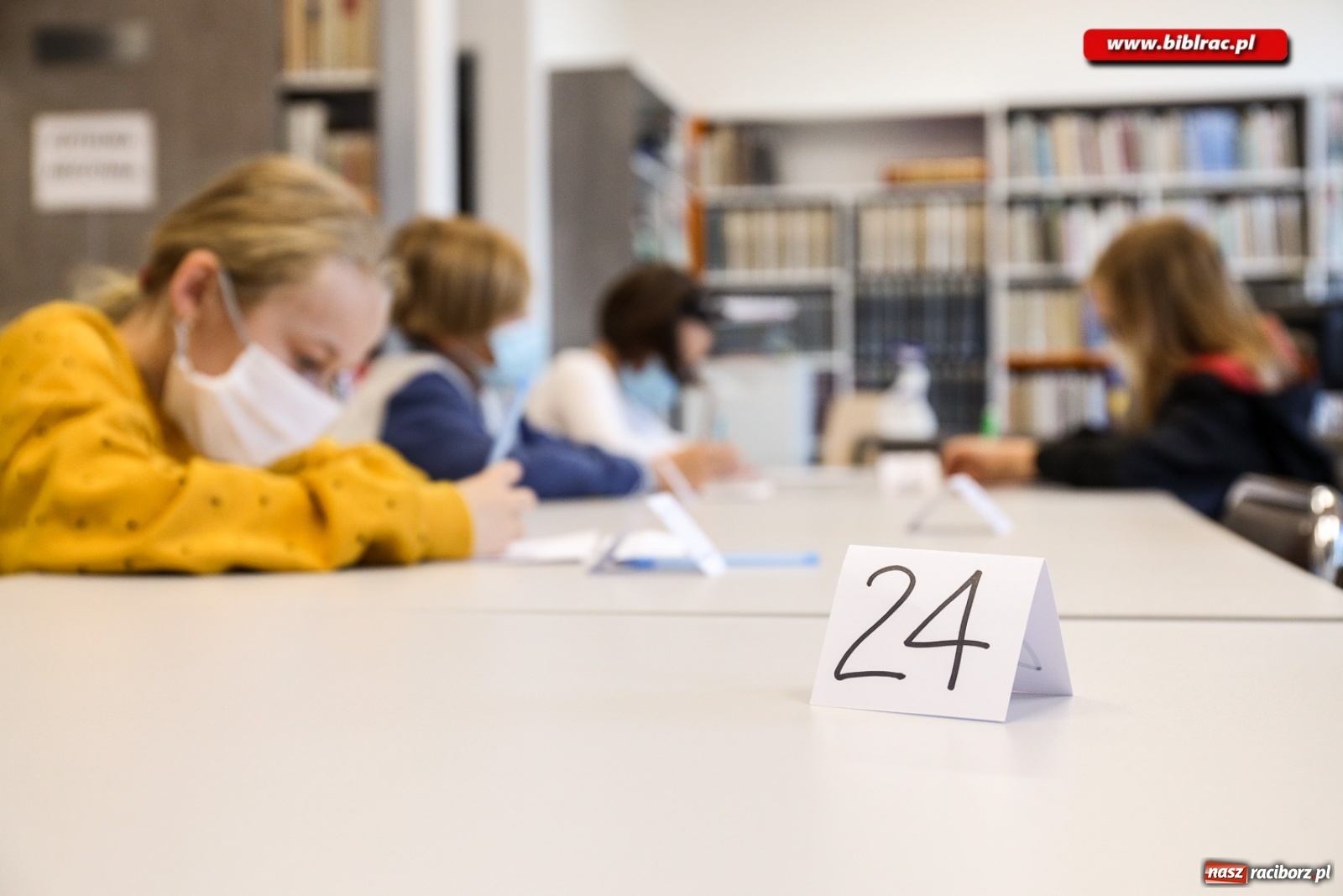 Zdjęcie w galerii na portalu naszraciborz.pl: Potteromaniacy sprawdzili swą wiedzę w raciborskiej bibliotece [FOTO] wiadomości z regionu