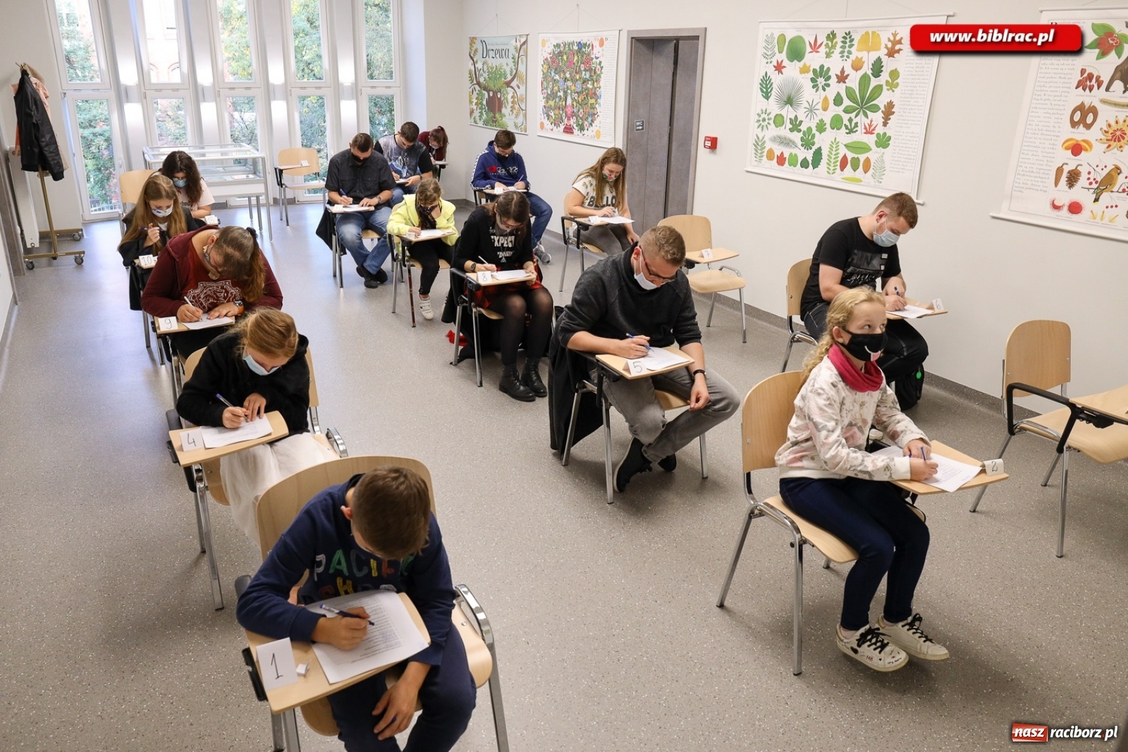 Zdjęcie w galerii na portalu naszraciborz.pl: Potteromaniacy sprawdzili swą wiedzę w raciborskiej bibliotece [FOTO] wiadomości z regionu