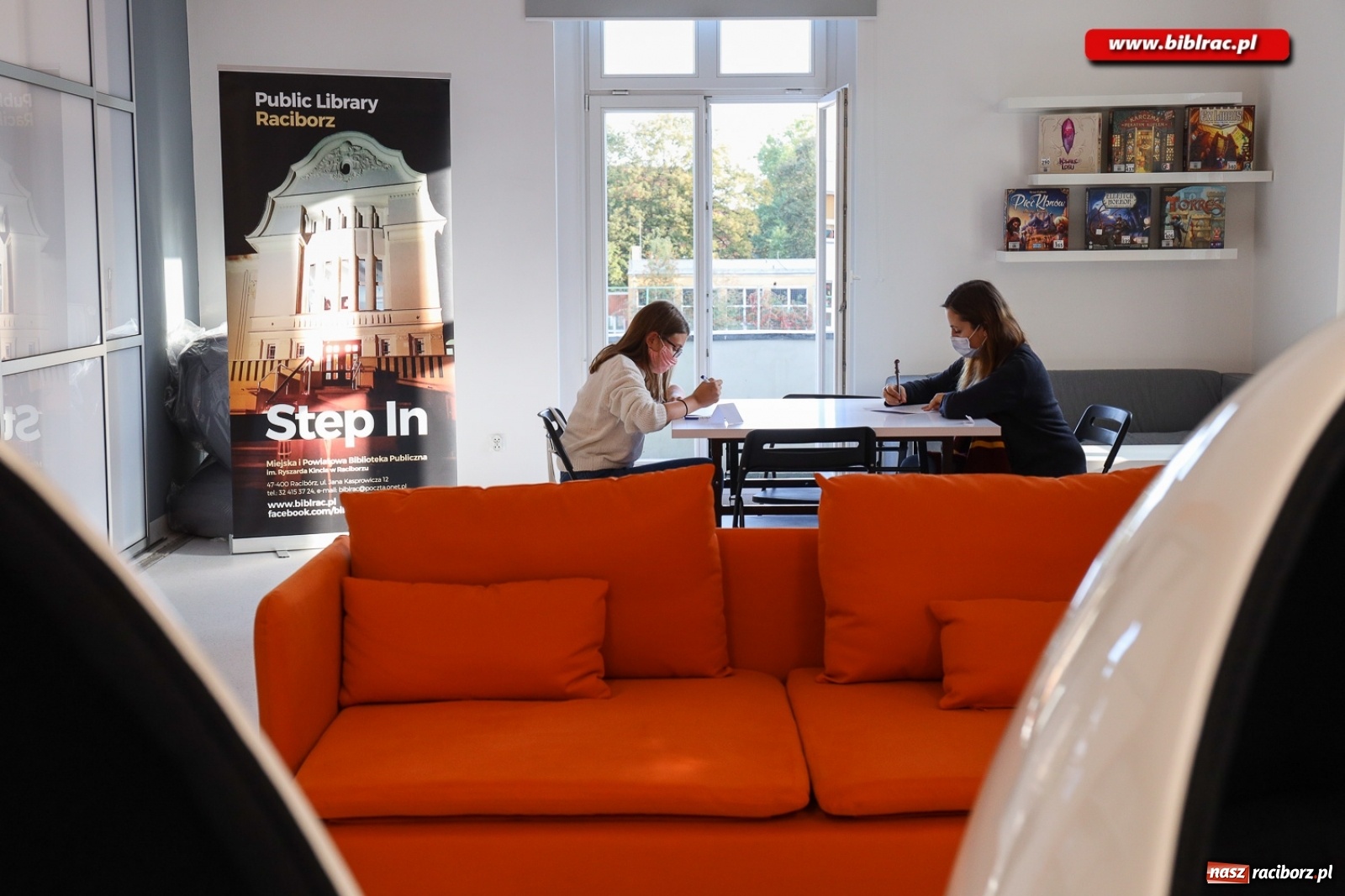 Zdjęcie w galerii na portalu naszraciborz.pl: Potteromaniacy sprawdzili swą wiedzę w raciborskiej bibliotece [FOTO] wiadomości z regionu